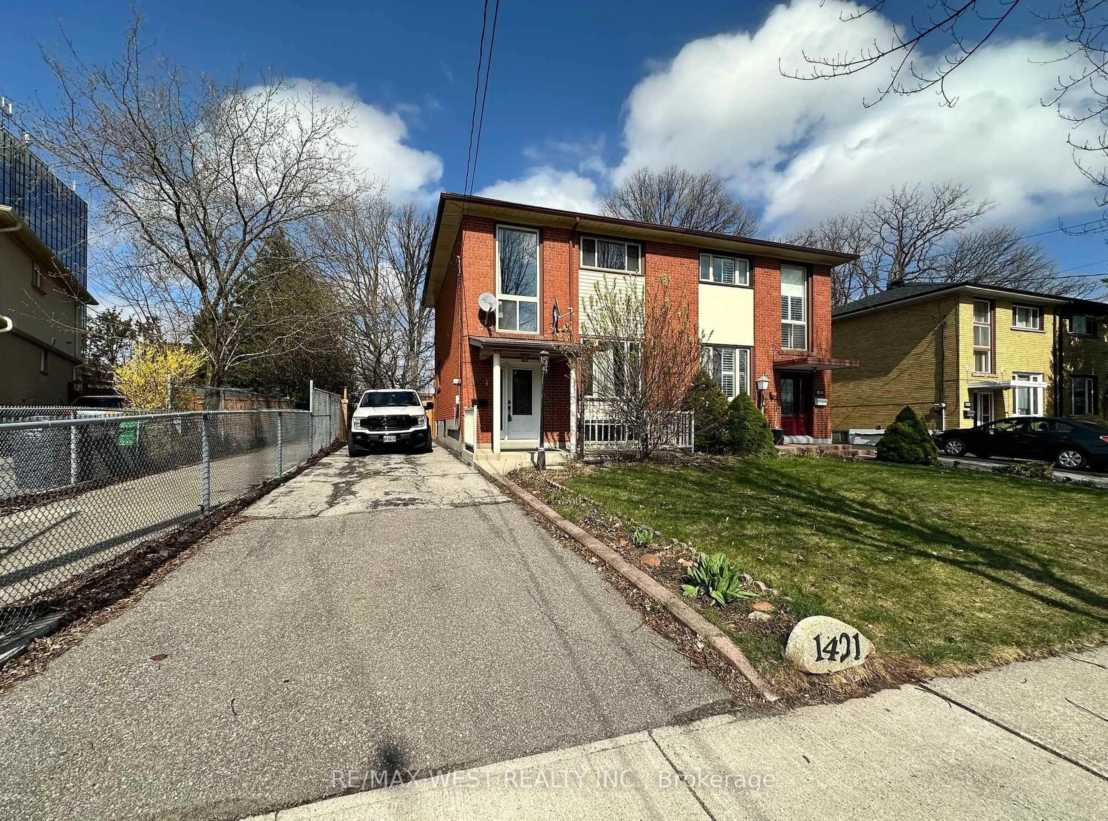 Home with brick exterior material, street for 1421 Freeport Dr, Mississauga Ontario L5C 1S5