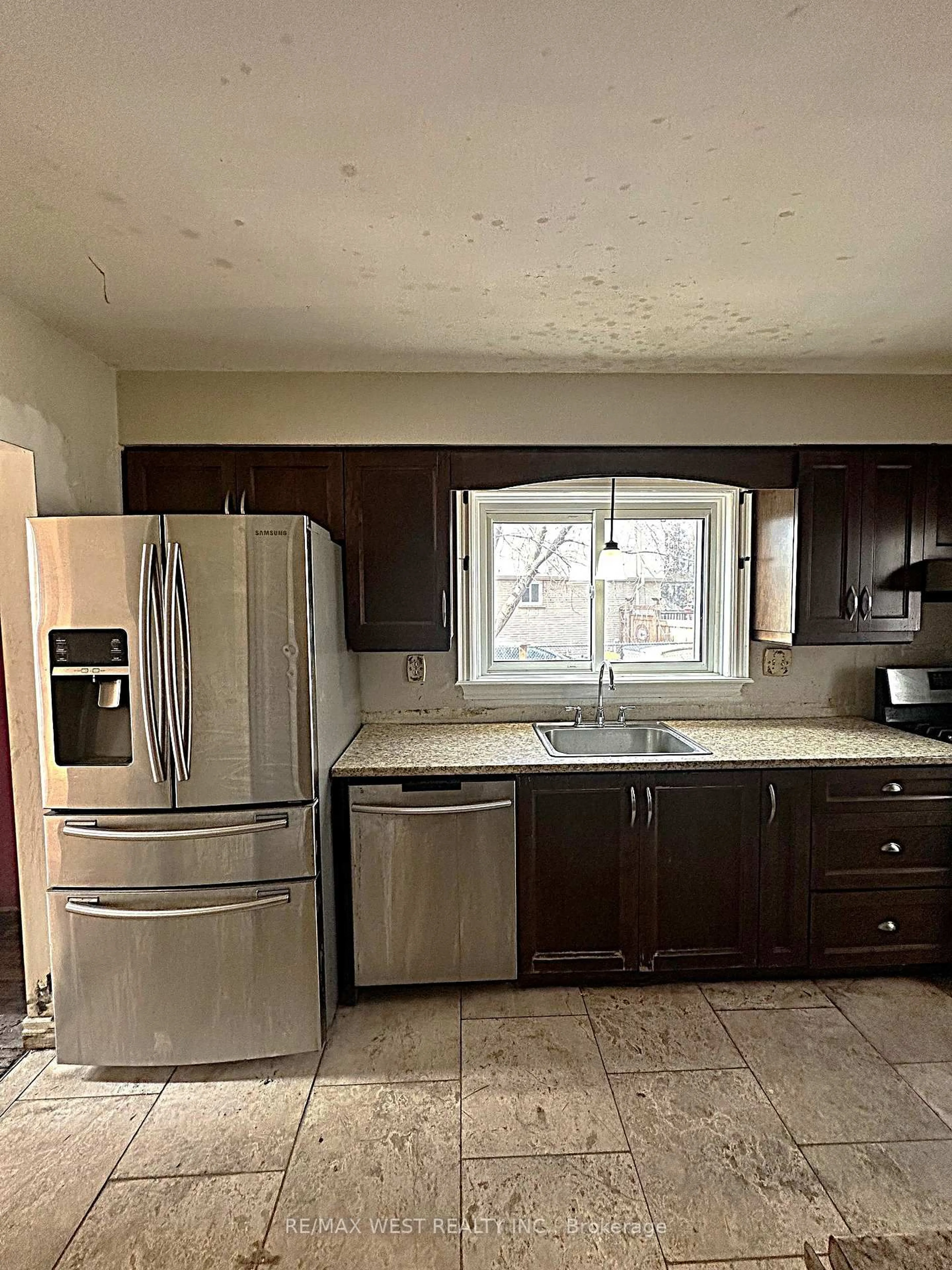 Standard kitchen, unknown for 1421 Freeport Dr, Mississauga Ontario L5C 1S5