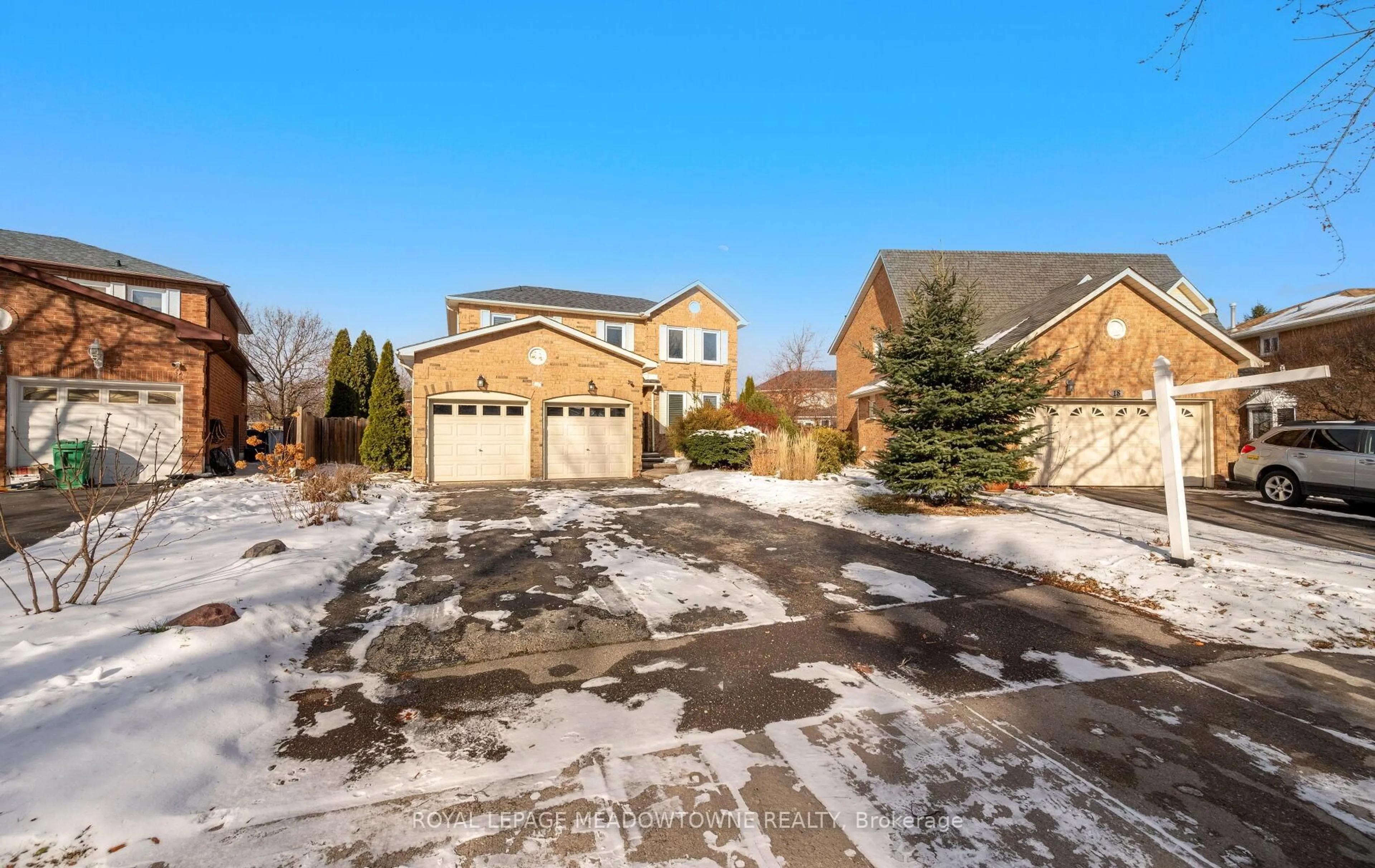 A pic from outside/outdoor area/front of a property/back of a property/a pic from drone, street for 16 Cox Cres, Brampton Ontario L6X 3H1