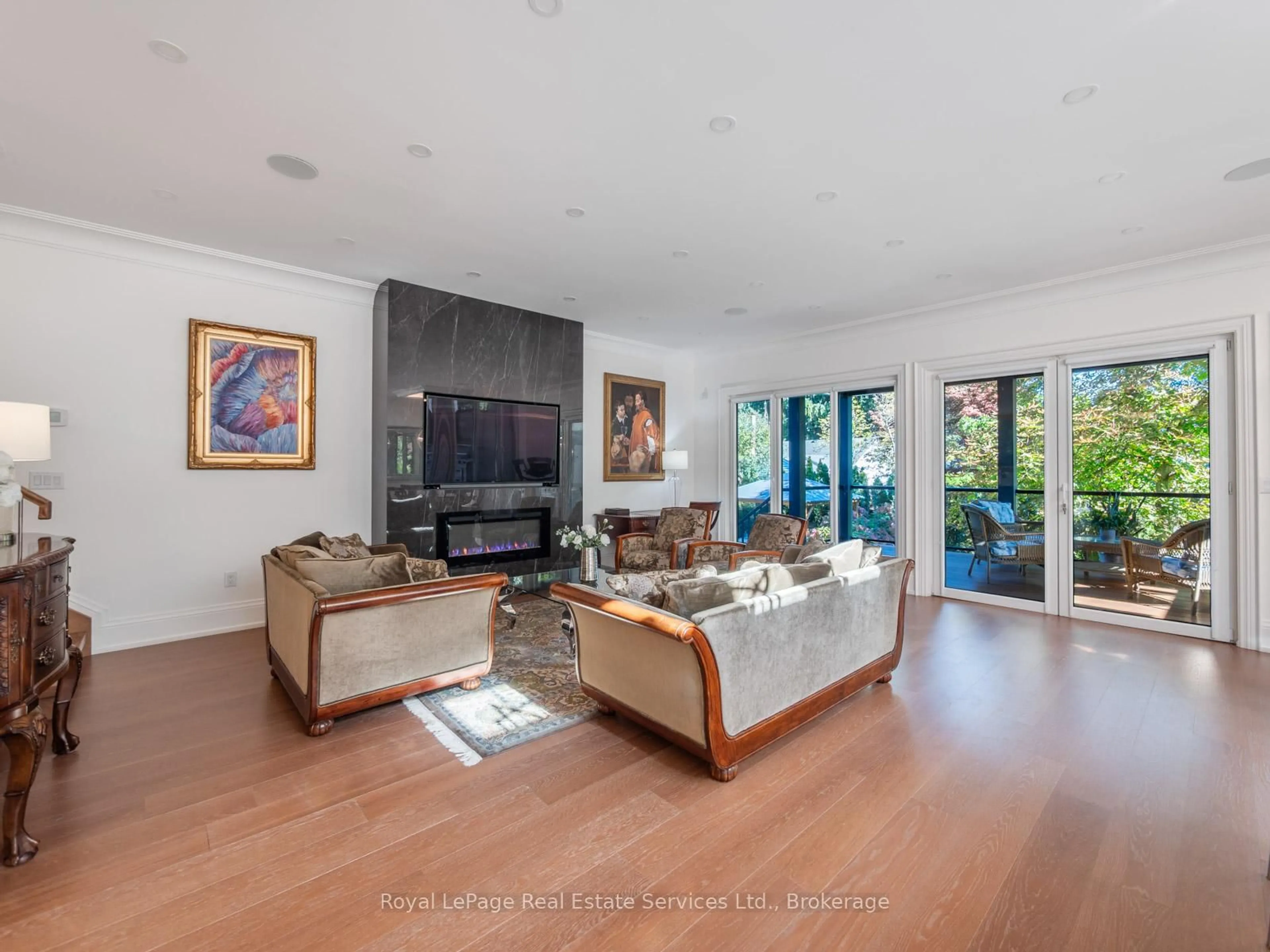 Living room with furniture, unknown for 36 Anderson St, Oakville Ontario L6K 1A5