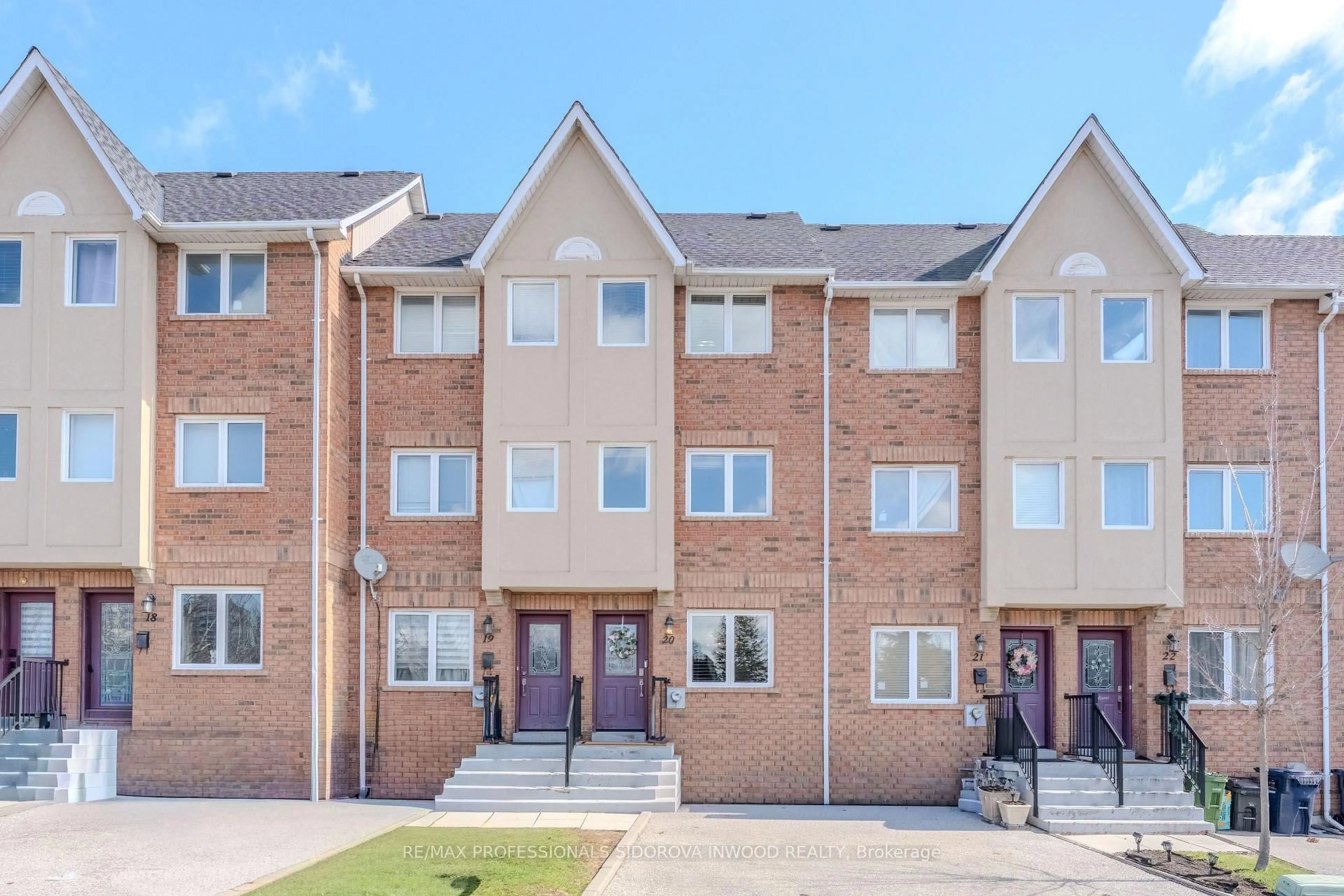 A pic from outside/outdoor area/front of a property/back of a property/a pic from drone, street for 224 Rosemount Ave #20, Toronto Ontario M9N 1M8