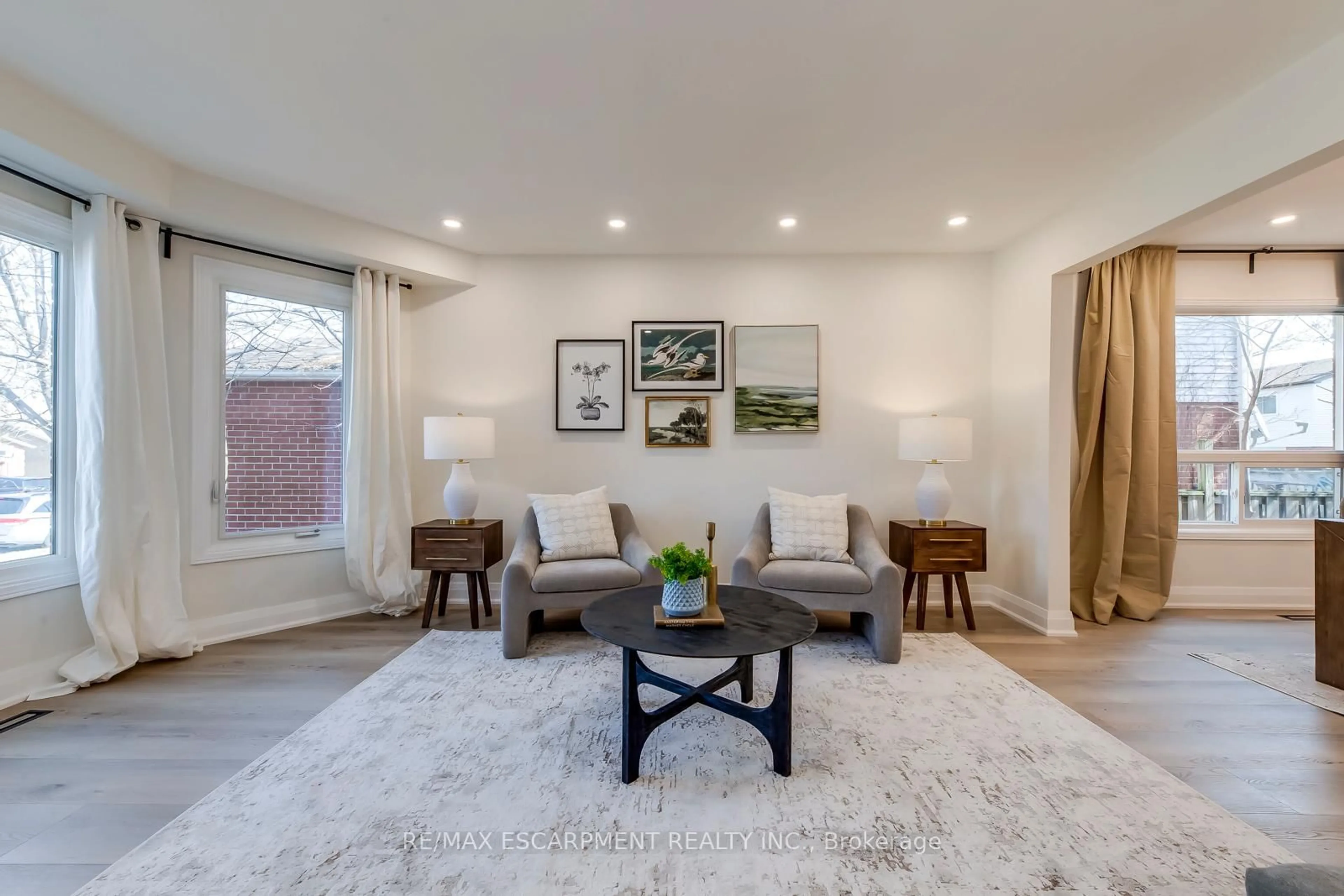 Living room with furniture, unknown for 3184 Renton Rd, Burlington Ontario L7M 2W8