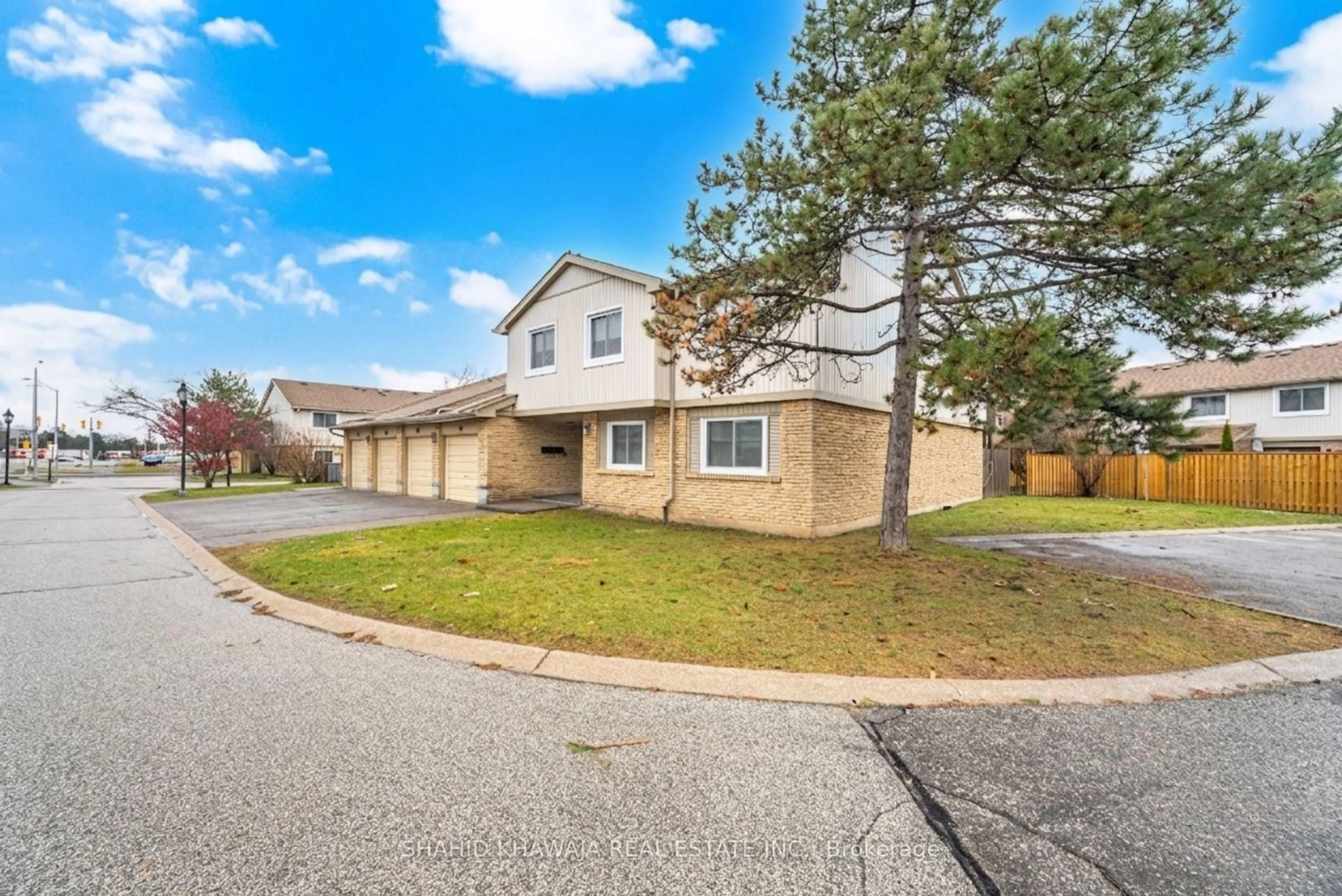 A pic from outside/outdoor area/front of a property/back of a property/a pic from drone, street for 6777 Formentera Ave #37, Mississauga Ontario L5N 2M3