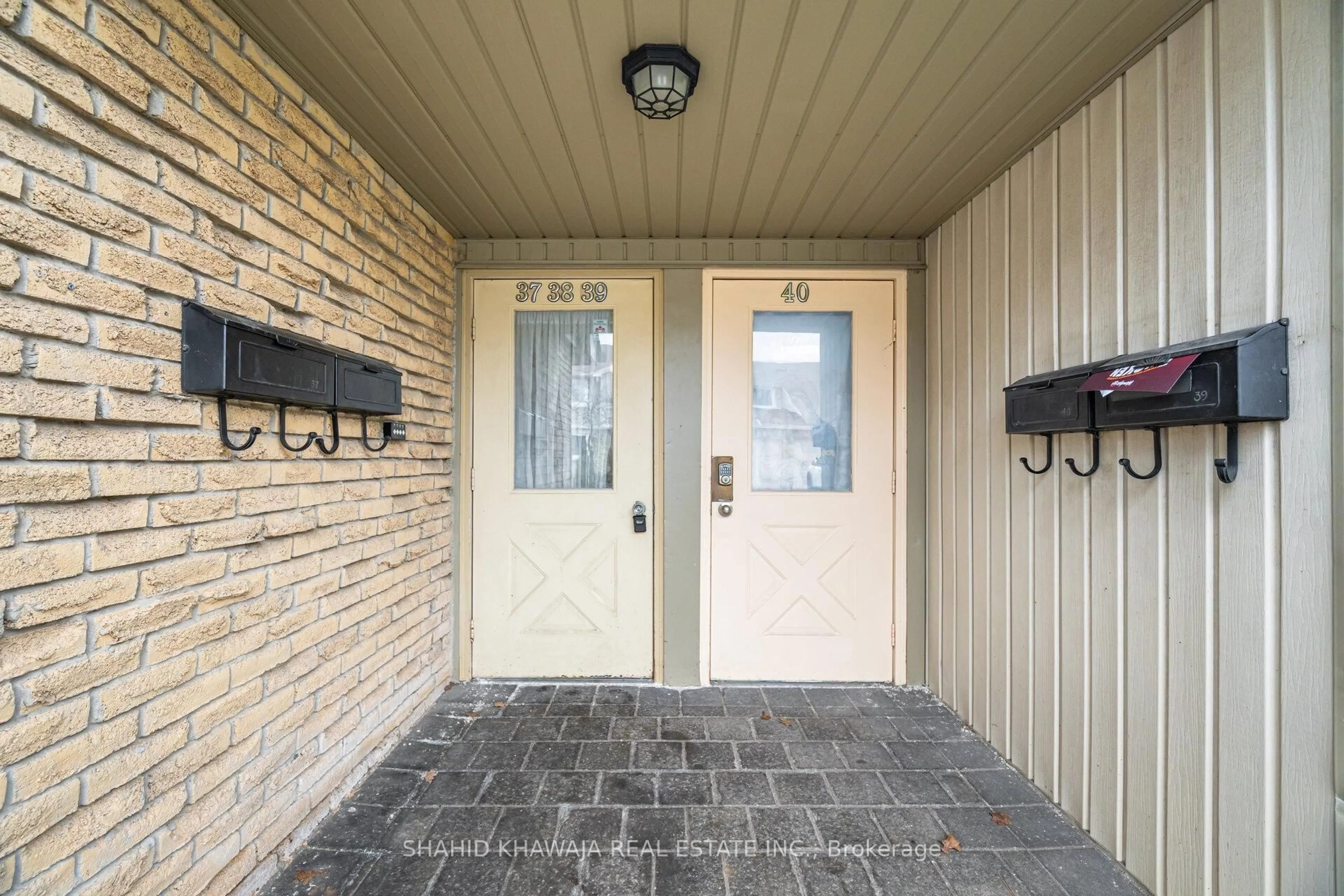 Indoor entryway for 6777 Formentera Ave #37, Mississauga Ontario L5N 2M3