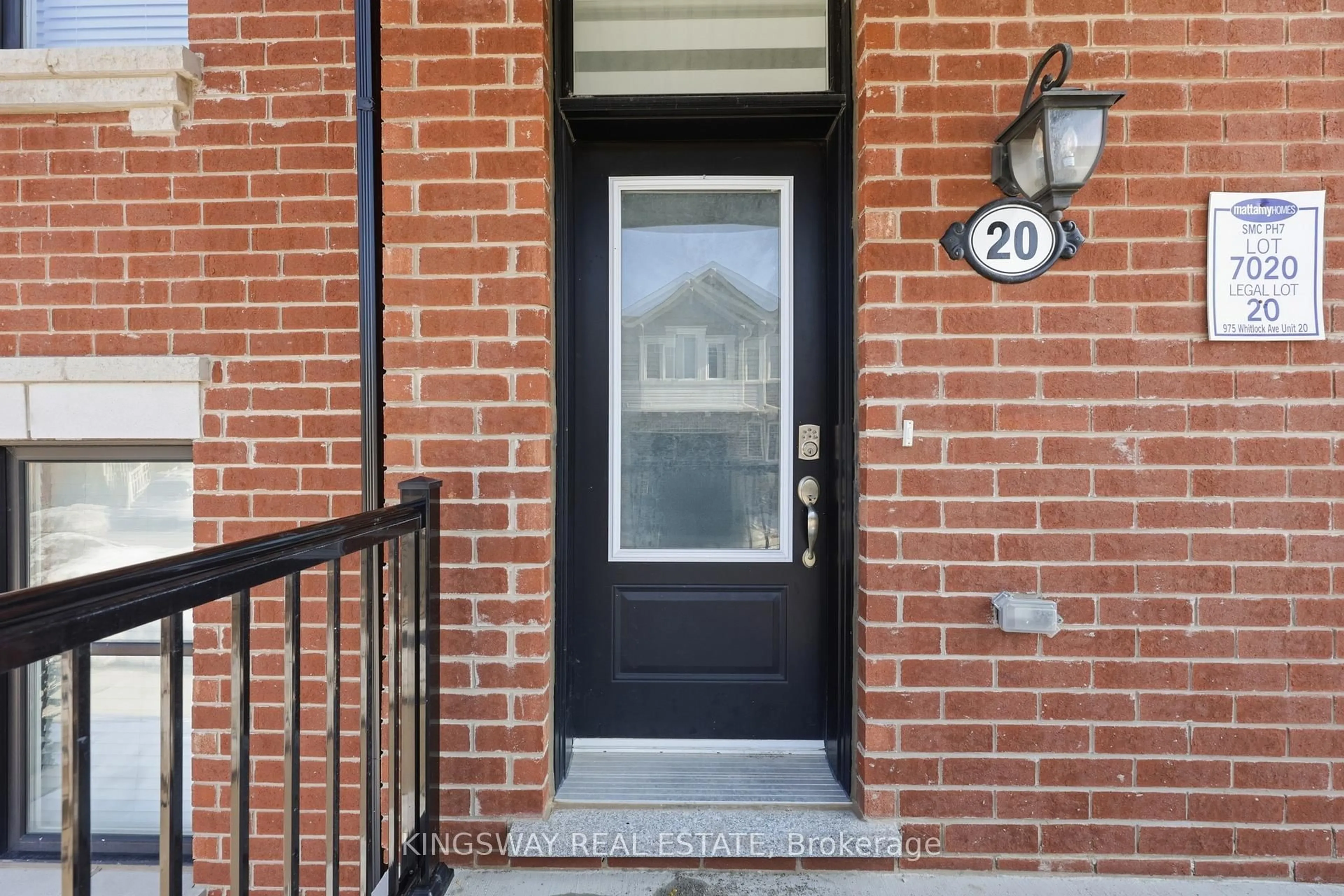Indoor entryway for 975 WHITLOCK Ave #20, Milton Ontario L9E 1S9