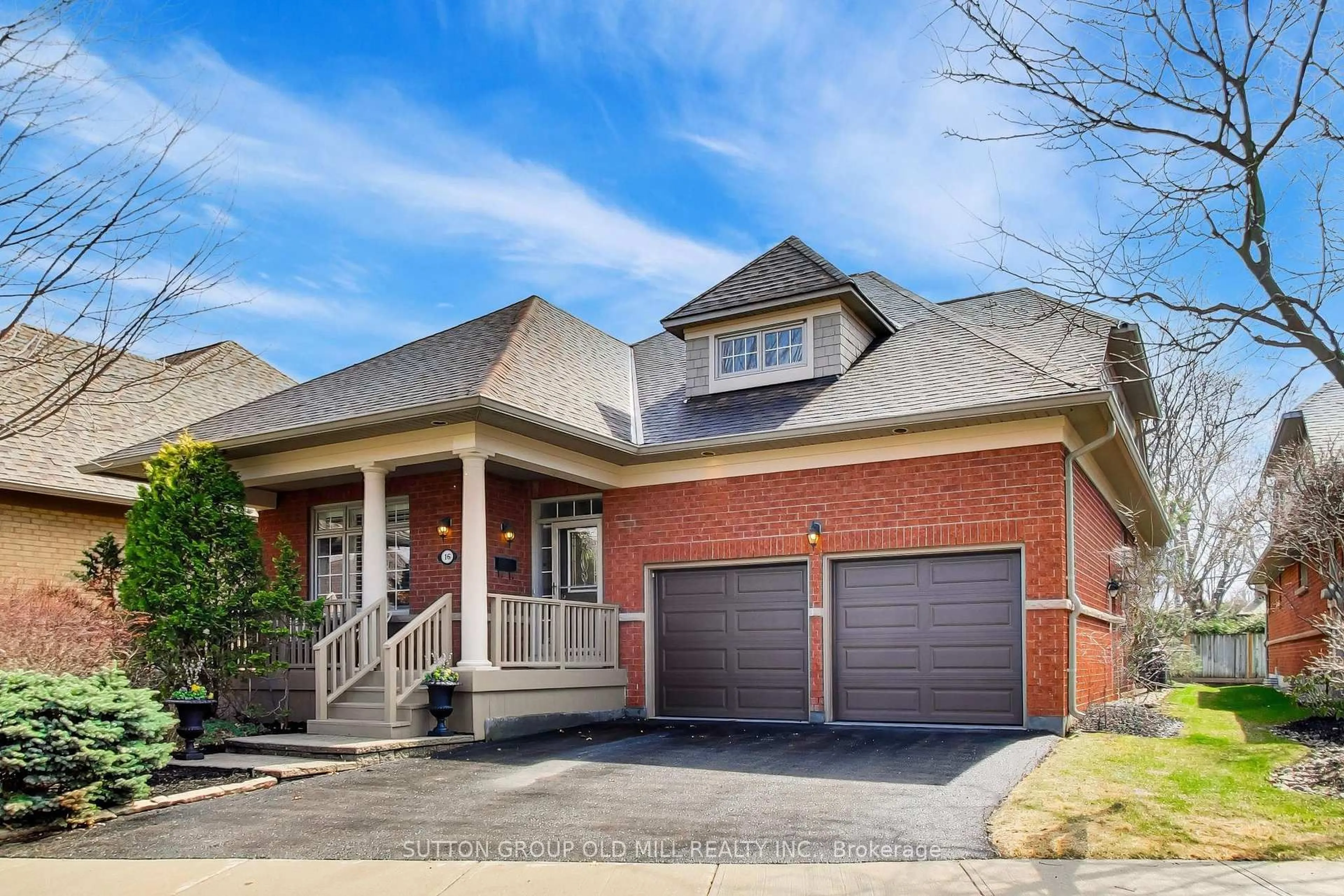 Home with brick exterior material, street for 2175 Stavebank Rd #16, Mississauga Ontario L5C 1T3