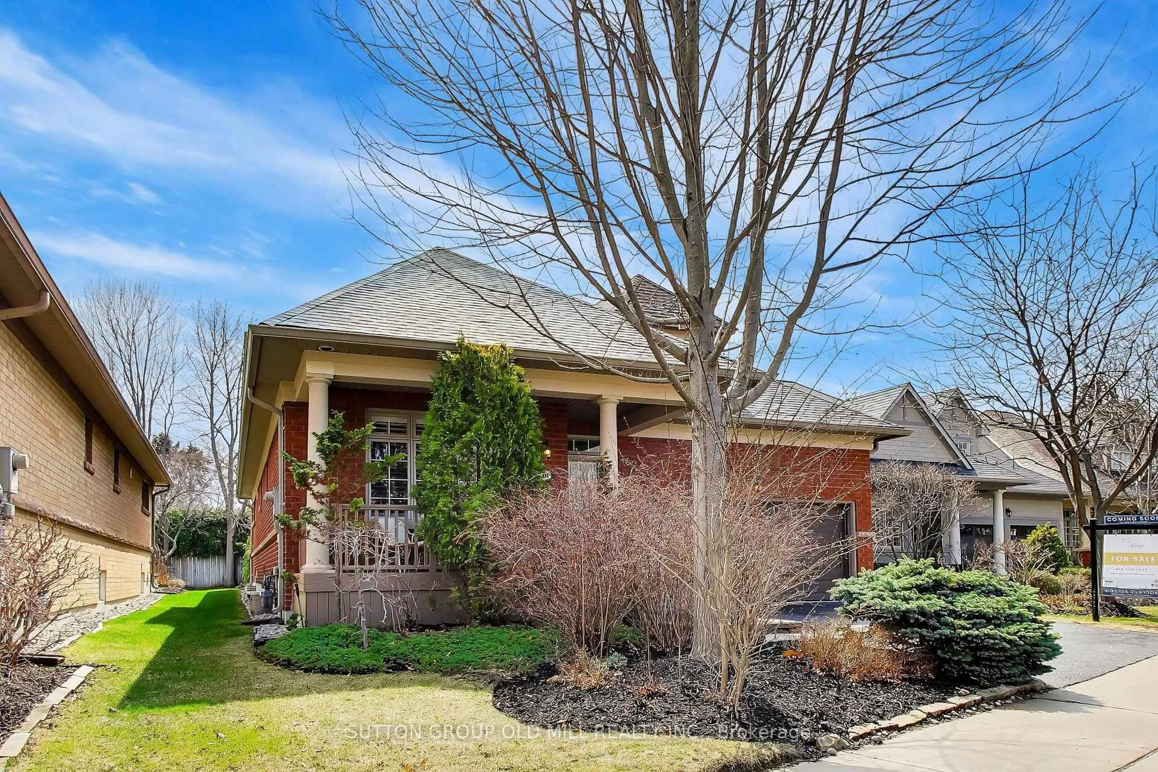 Home with brick exterior material, street for 2175 Stavebank Rd #16, Mississauga Ontario L5C 1T3