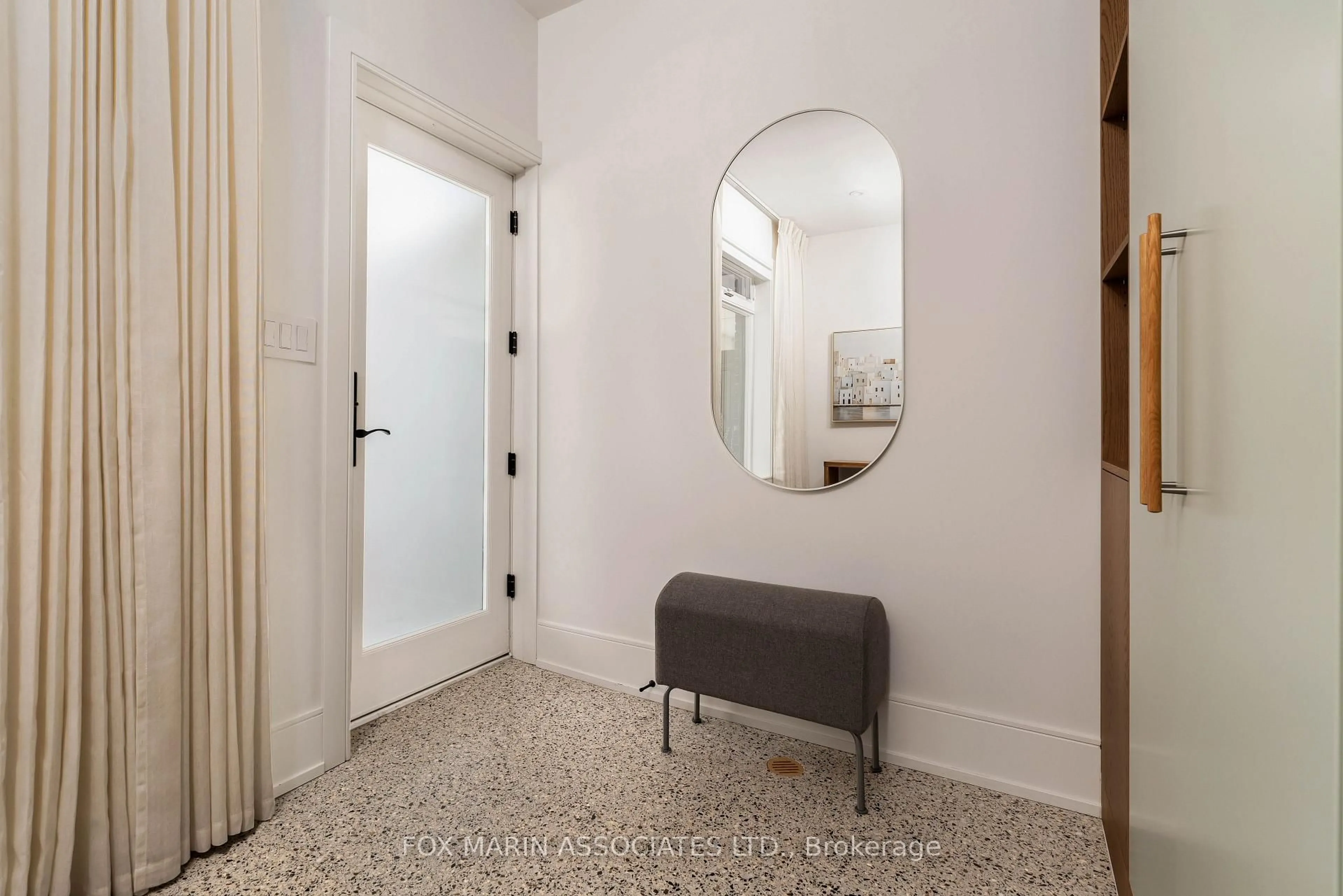 Indoor entryway for 273A Salem Ave, Toronto Ontario M6H 3C8