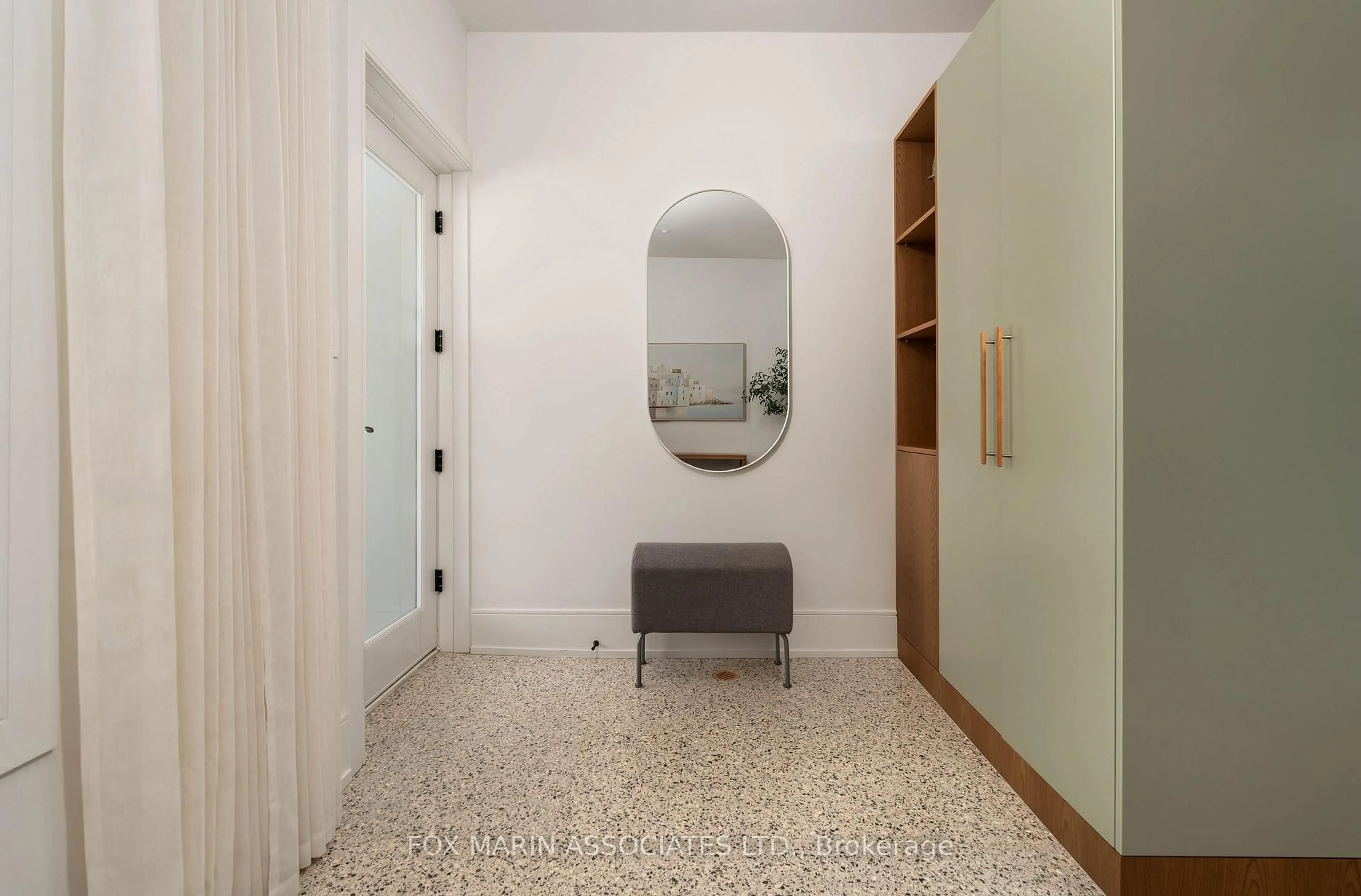 Indoor entryway for 273A Salem Ave, Toronto Ontario M6H 3C8