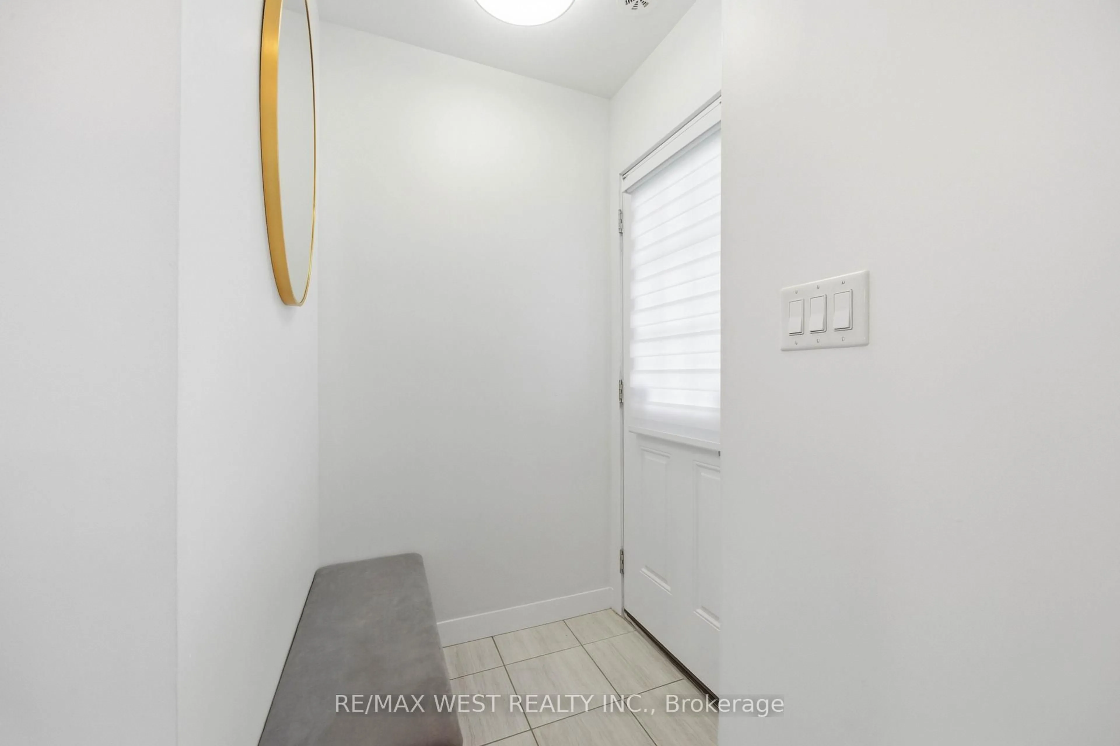 Indoor entryway for 6 Bicknell Ave #1, Toronto Ontario M6M 0B4