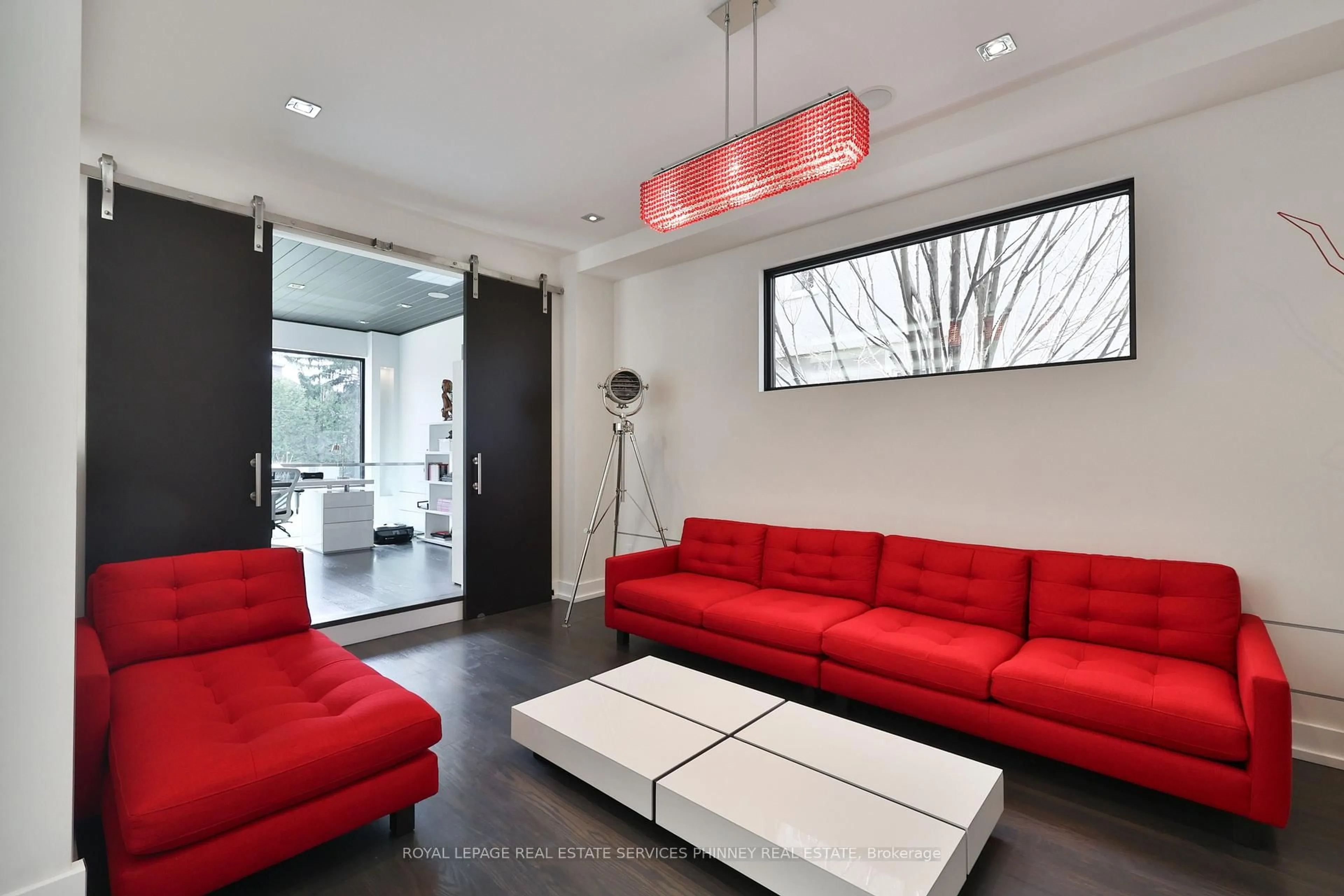 Living room with furniture, unknown for 647 Montbeck Cres, Mississauga Ontario L5G 1P1