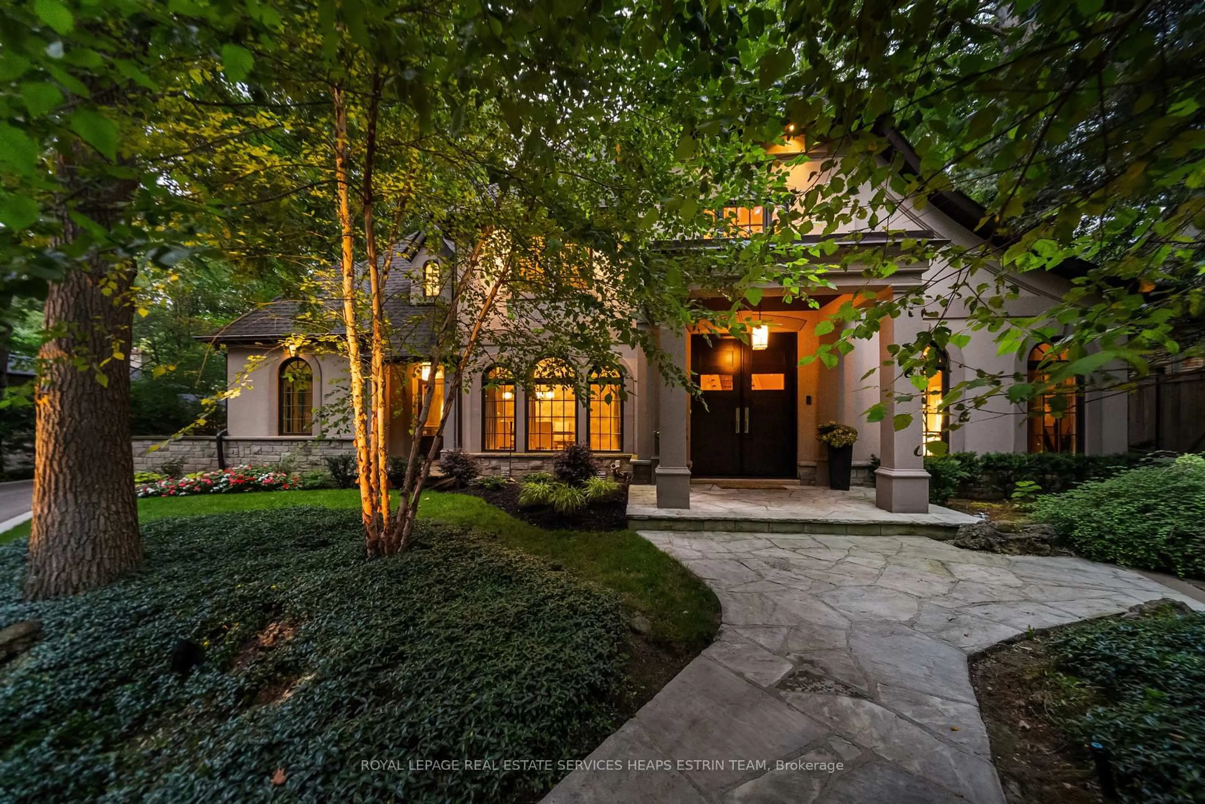 Indoor entryway for 1554 Birchwood Dr, Mississauga Ontario L5J 1T6