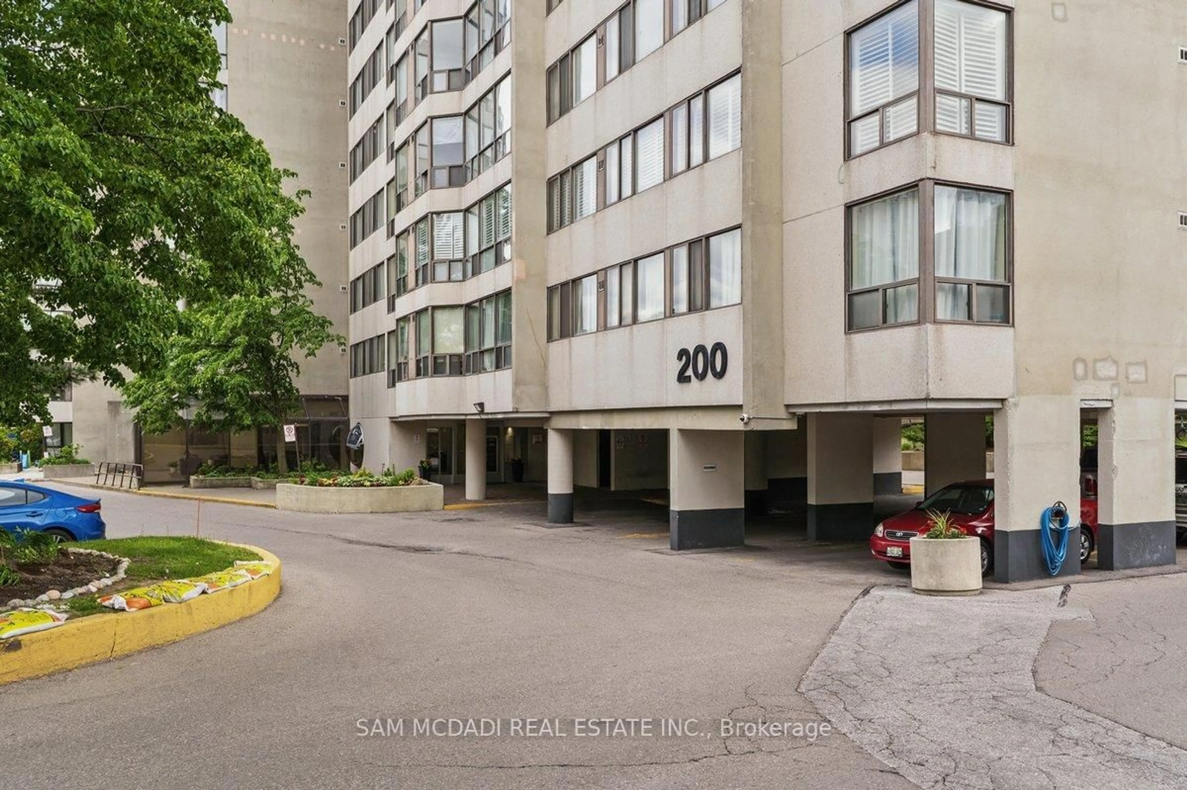 Patio, street for 200 Robert Speck Pkwy #1203, Mississauga Ontario L4Z 1S3