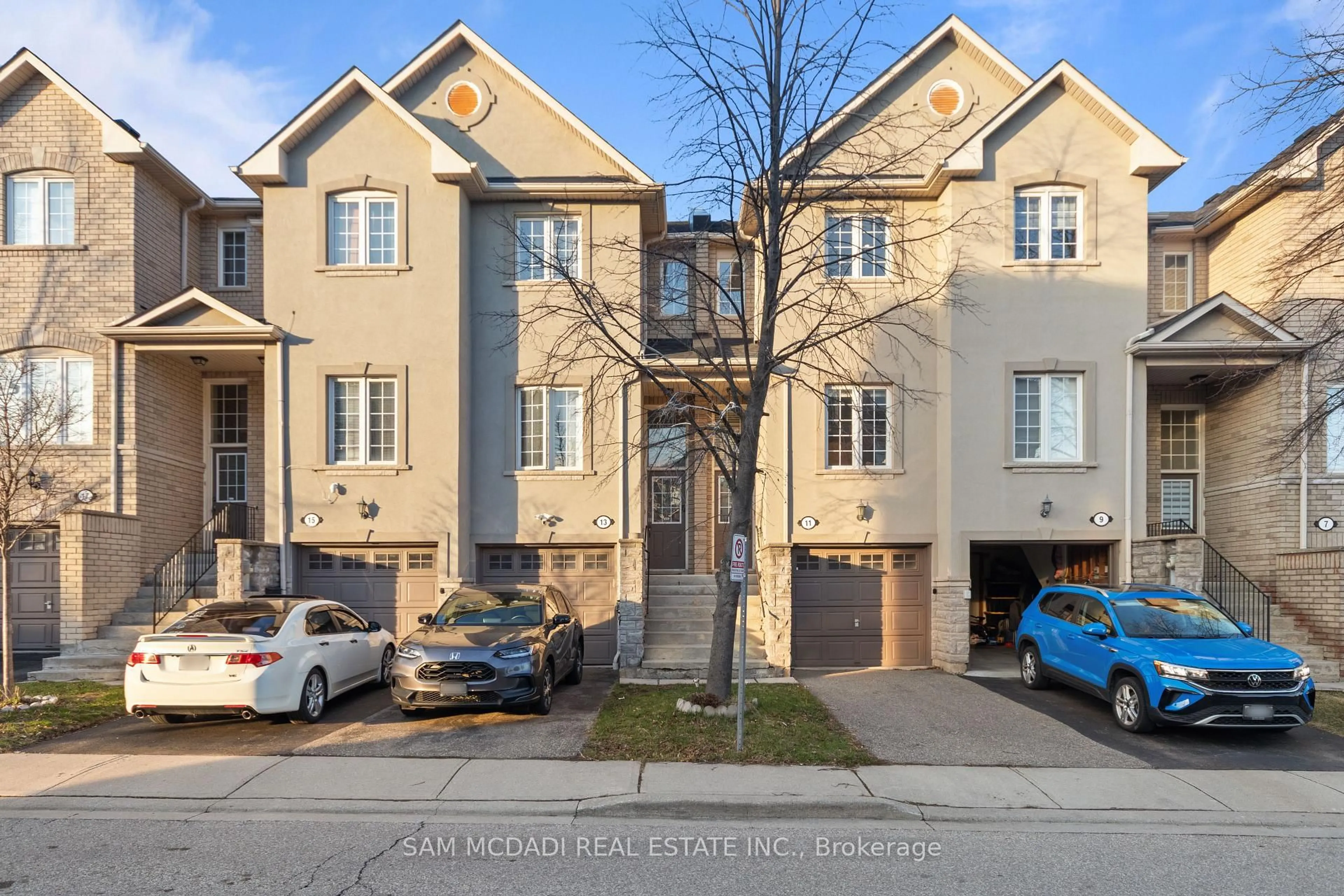 A pic from outside/outdoor area/front of a property/back of a property/a pic from drone, street for 435 Hensall Circ #11, Mississauga Ontario L5A 4P1