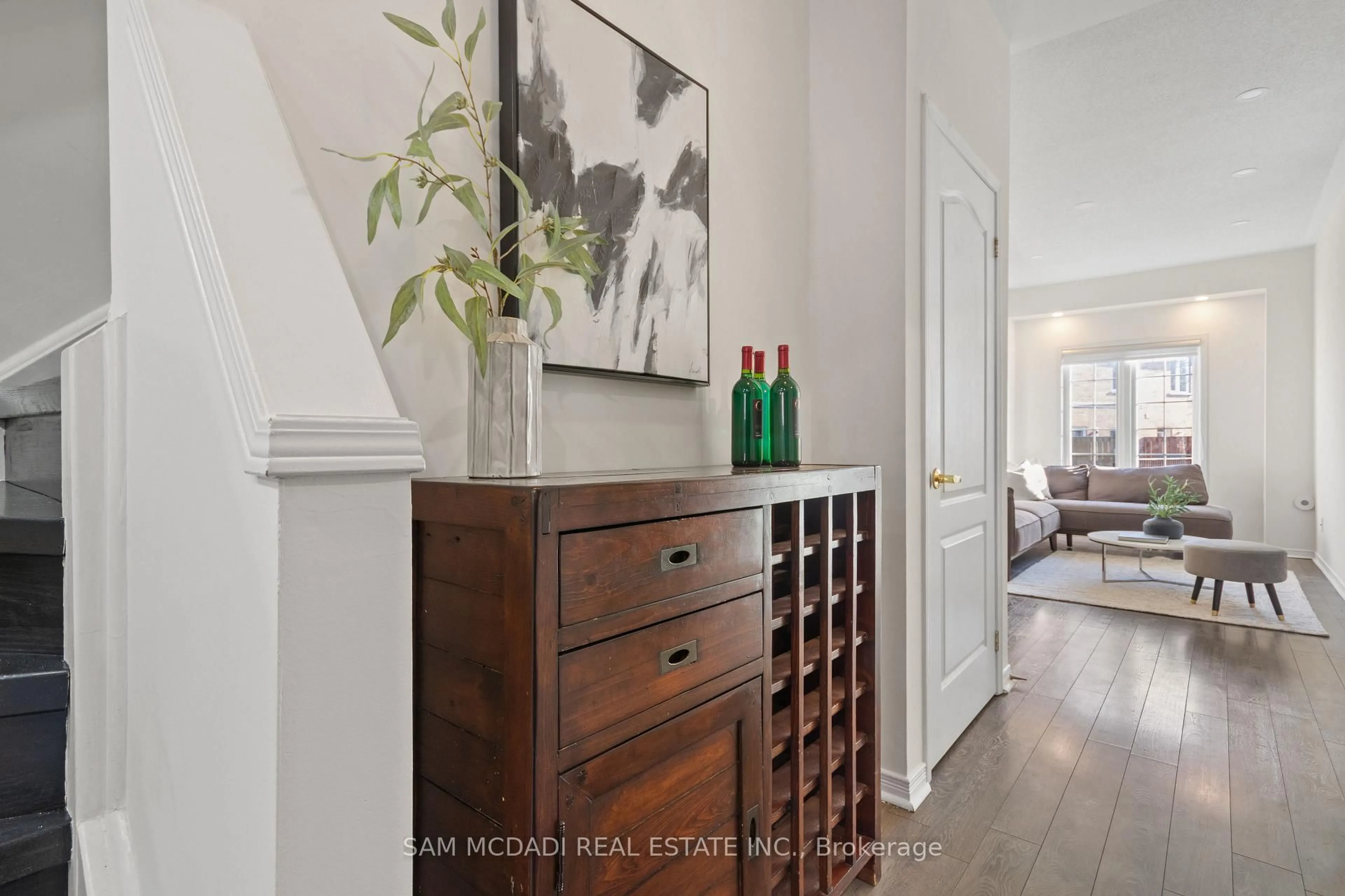 Indoor entryway for 435 Hensall Circ #11, Mississauga Ontario L5A 4P1