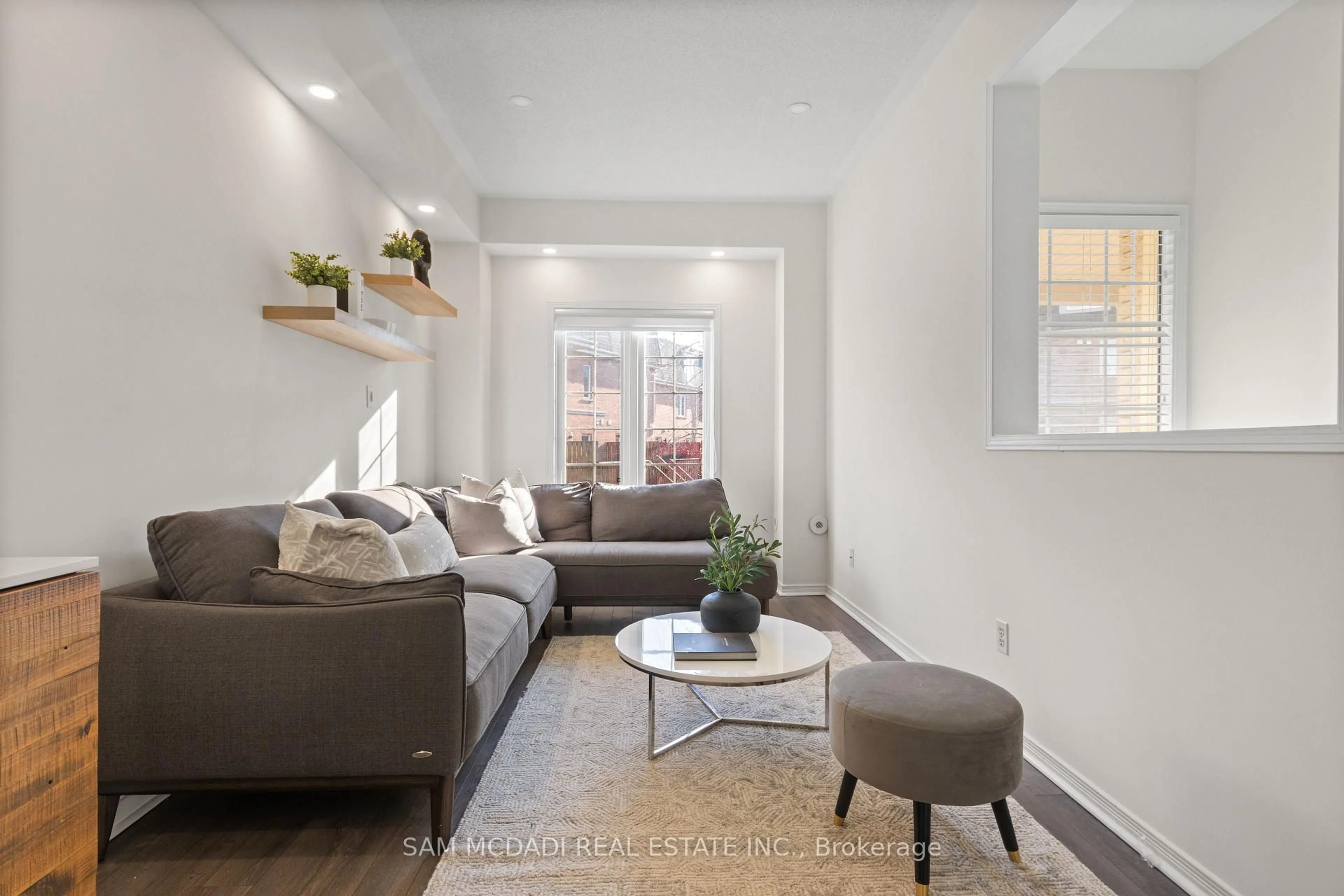 Living room with furniture, unknown for 435 Hensall Circ #11, Mississauga Ontario L5A 4P1