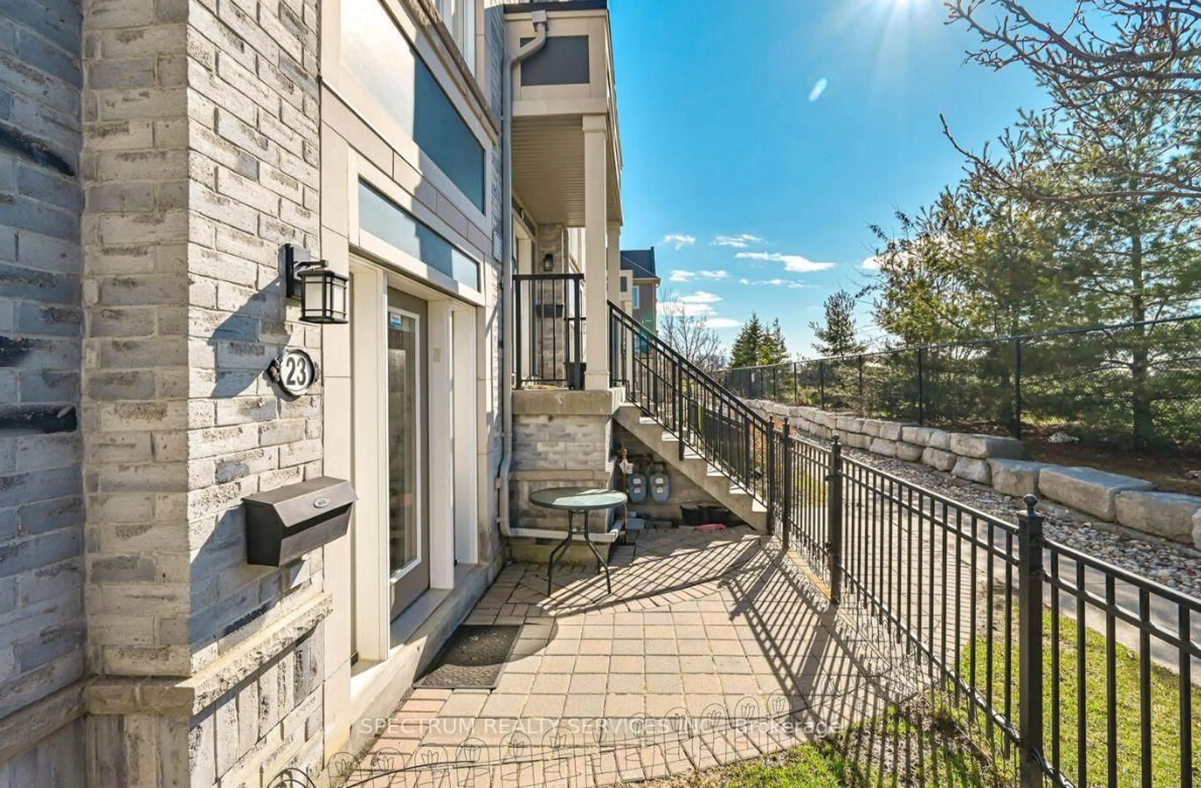 A pic from outside/outdoor area/front of a property/back of a property/a pic from drone, street for 60 Fairwood Circ #23, Brampton Ontario L6R 0Y6