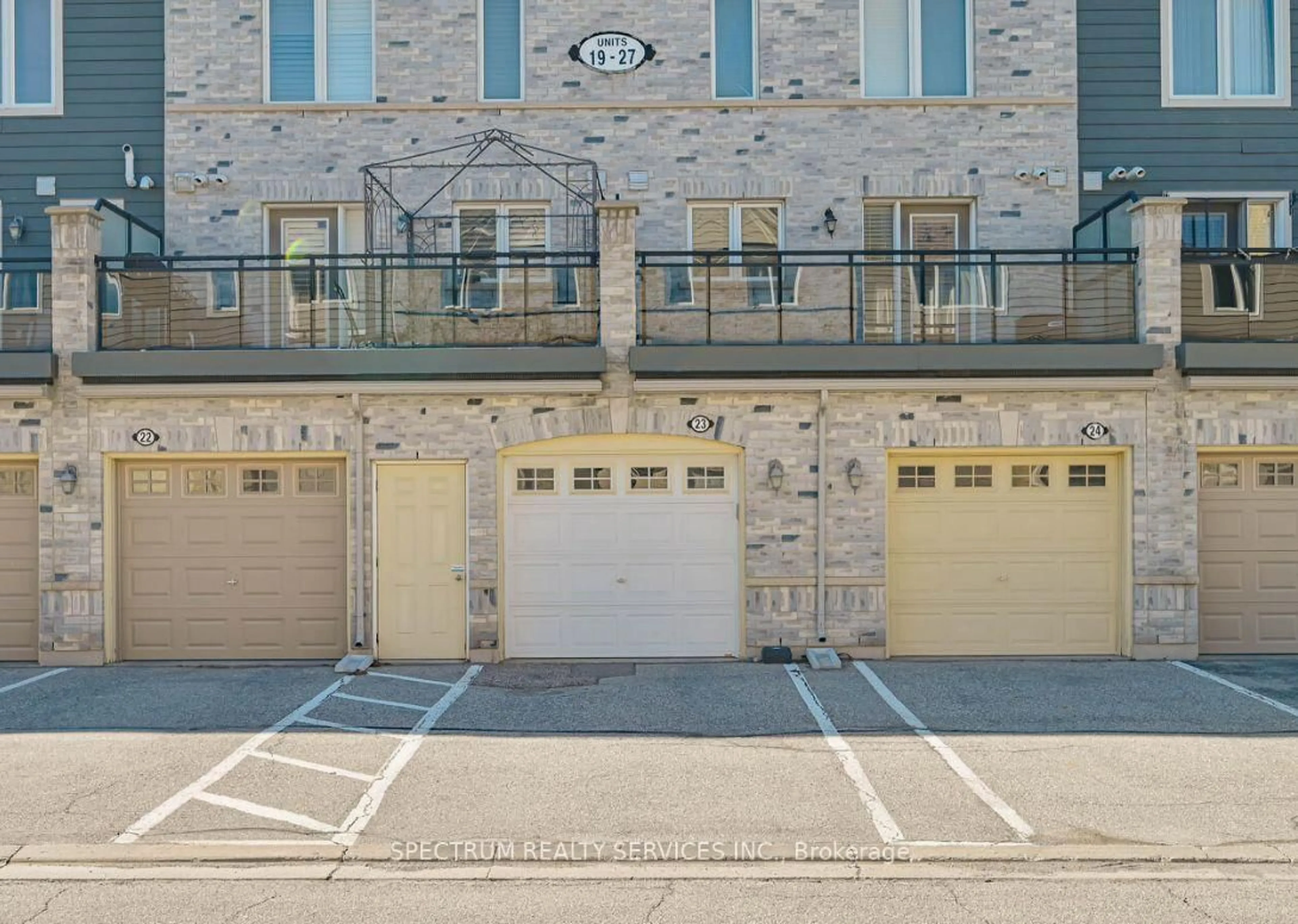 Indoor garage for 60 Fairwood Circ #23, Brampton Ontario L6R 0Y6