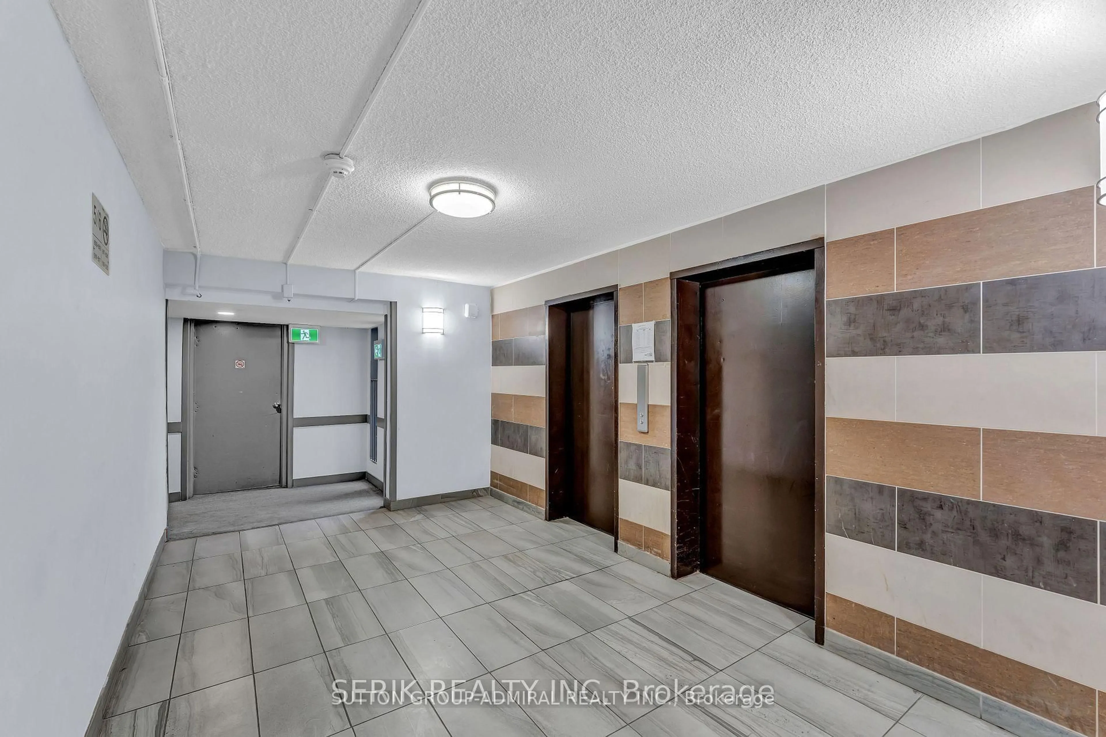 Indoor foyer for 4673 Jane St #417, Toronto Ontario M3N 3L1