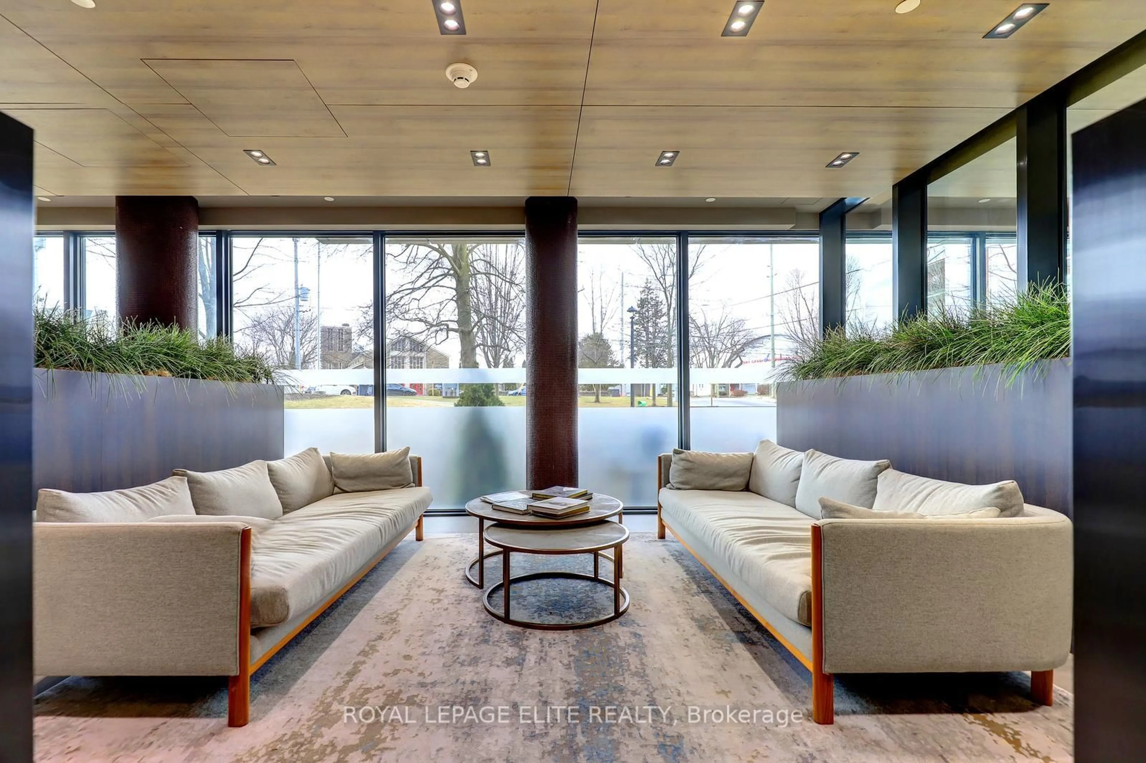 Lobby for 21 Park St #318, Mississauga Ontario L5G 0C2