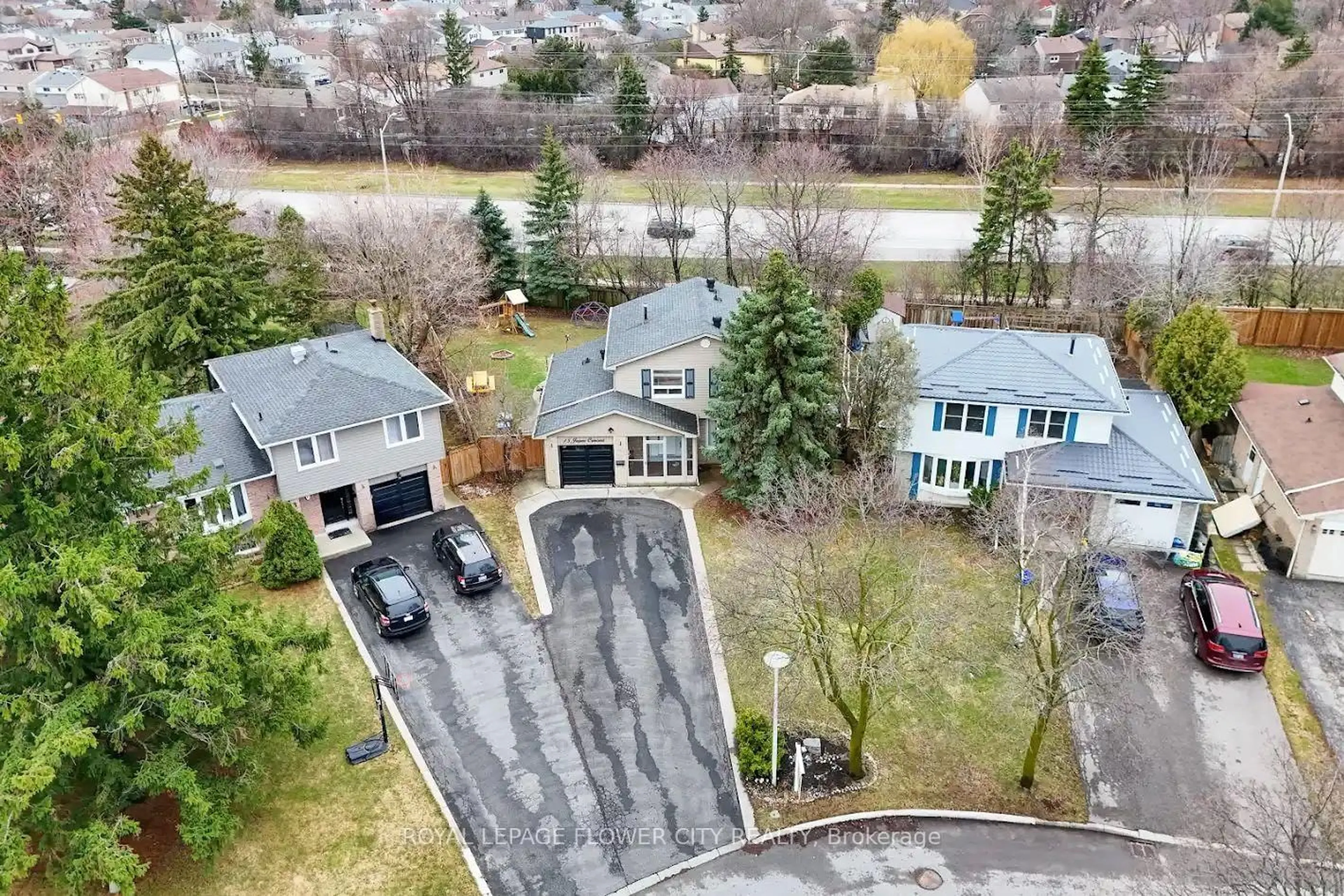 A pic from outside/outdoor area/front of a property/back of a property/a pic from drone, street for 15 Jasper Cres, Brampton Ontario L6S 1W8