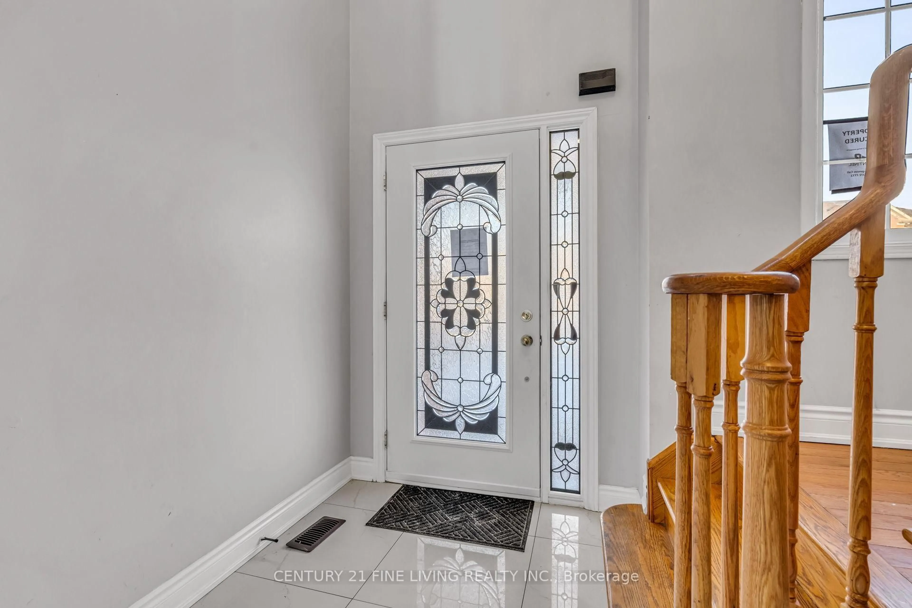 Indoor entryway for 20 Edenvalley Rd, Brampton Ontario L7A 2M6