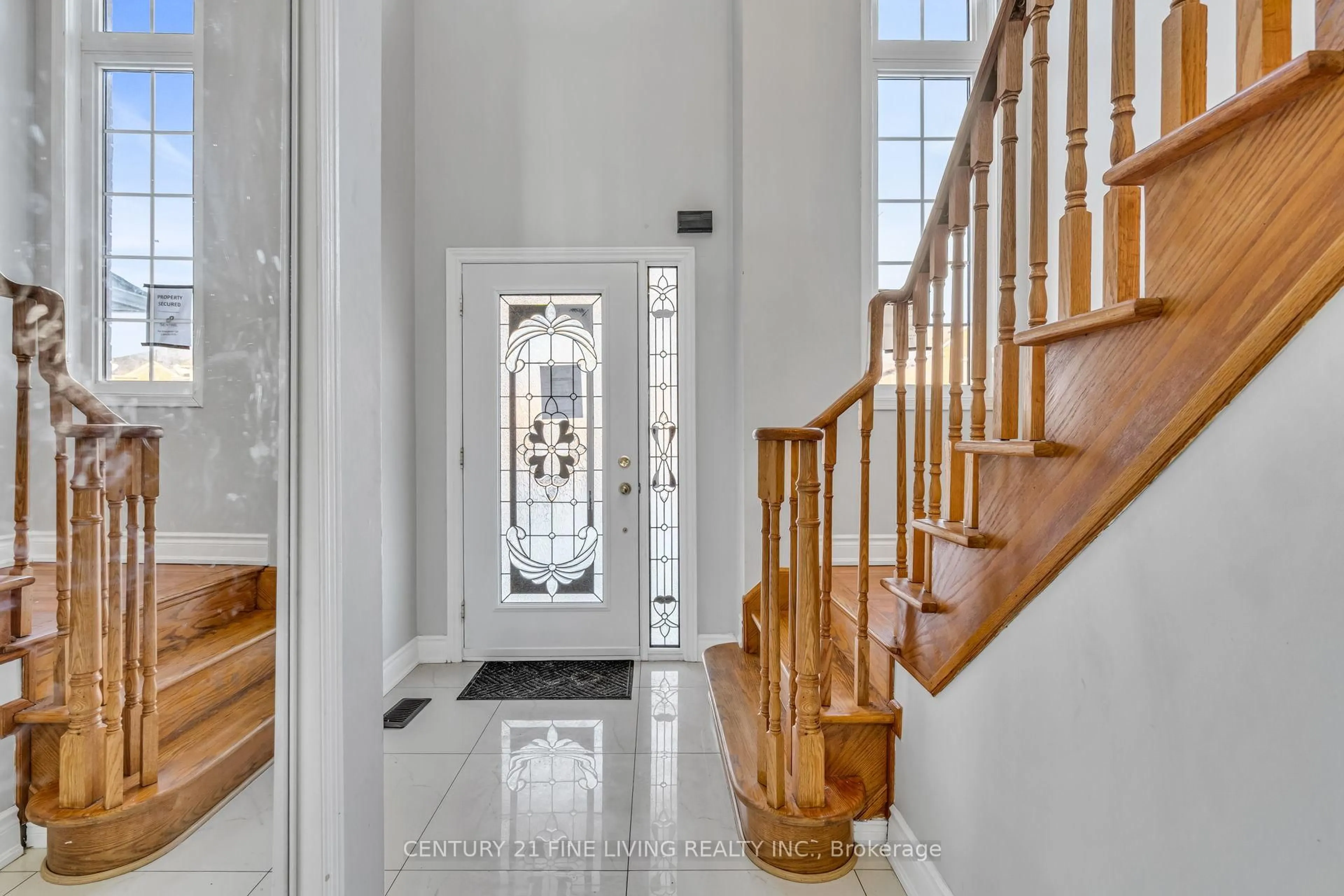 Indoor foyer for 20 Edenvalley Rd, Brampton Ontario L7A 2M6