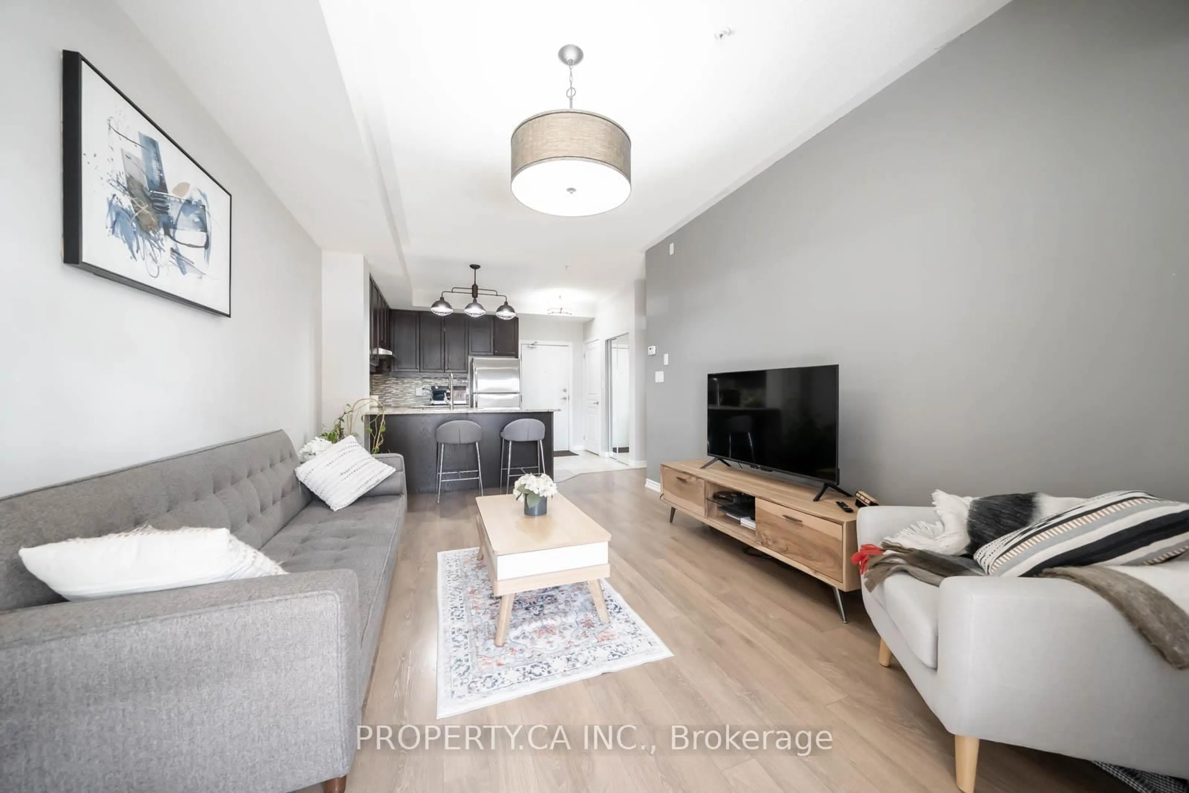 Living room with furniture, unknown for 570 Lolita Gdns #144, Mississauga Ontario L5A 0A1