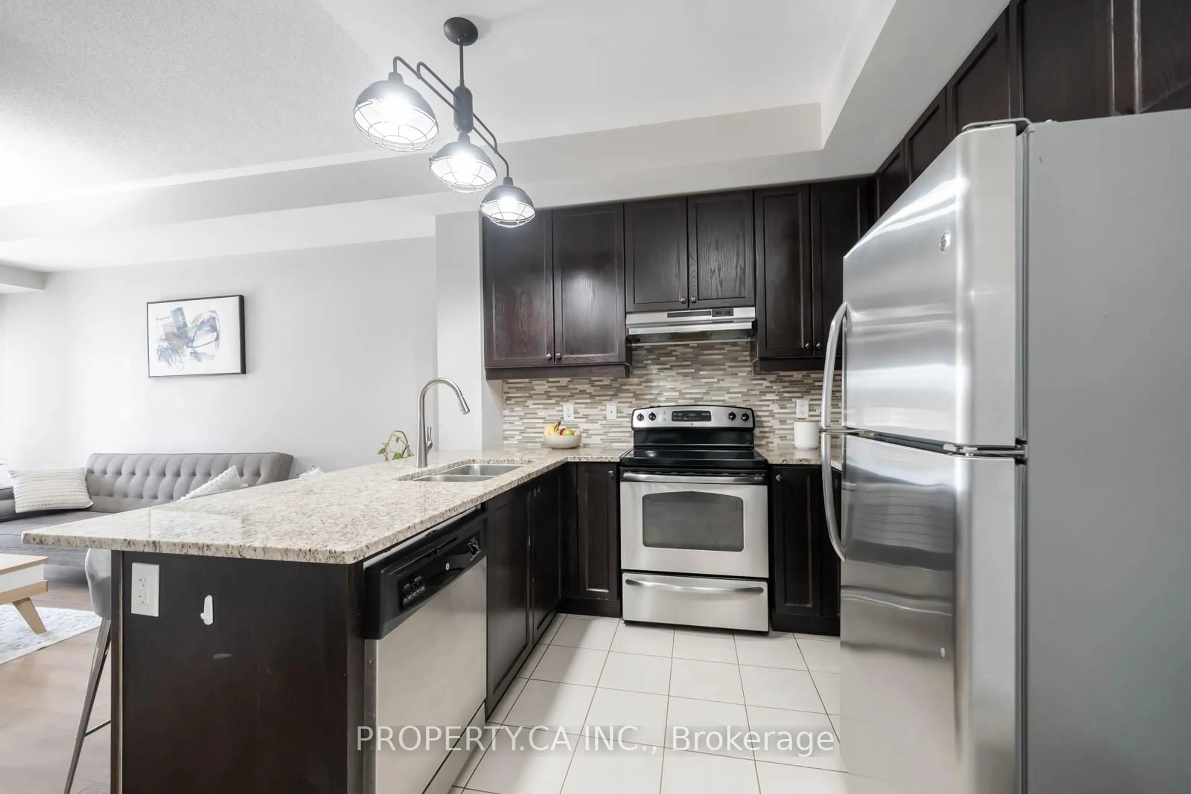 Standard kitchen, ceramic/tile floor for 570 Lolita Gdns #144, Mississauga Ontario L5A 0A1