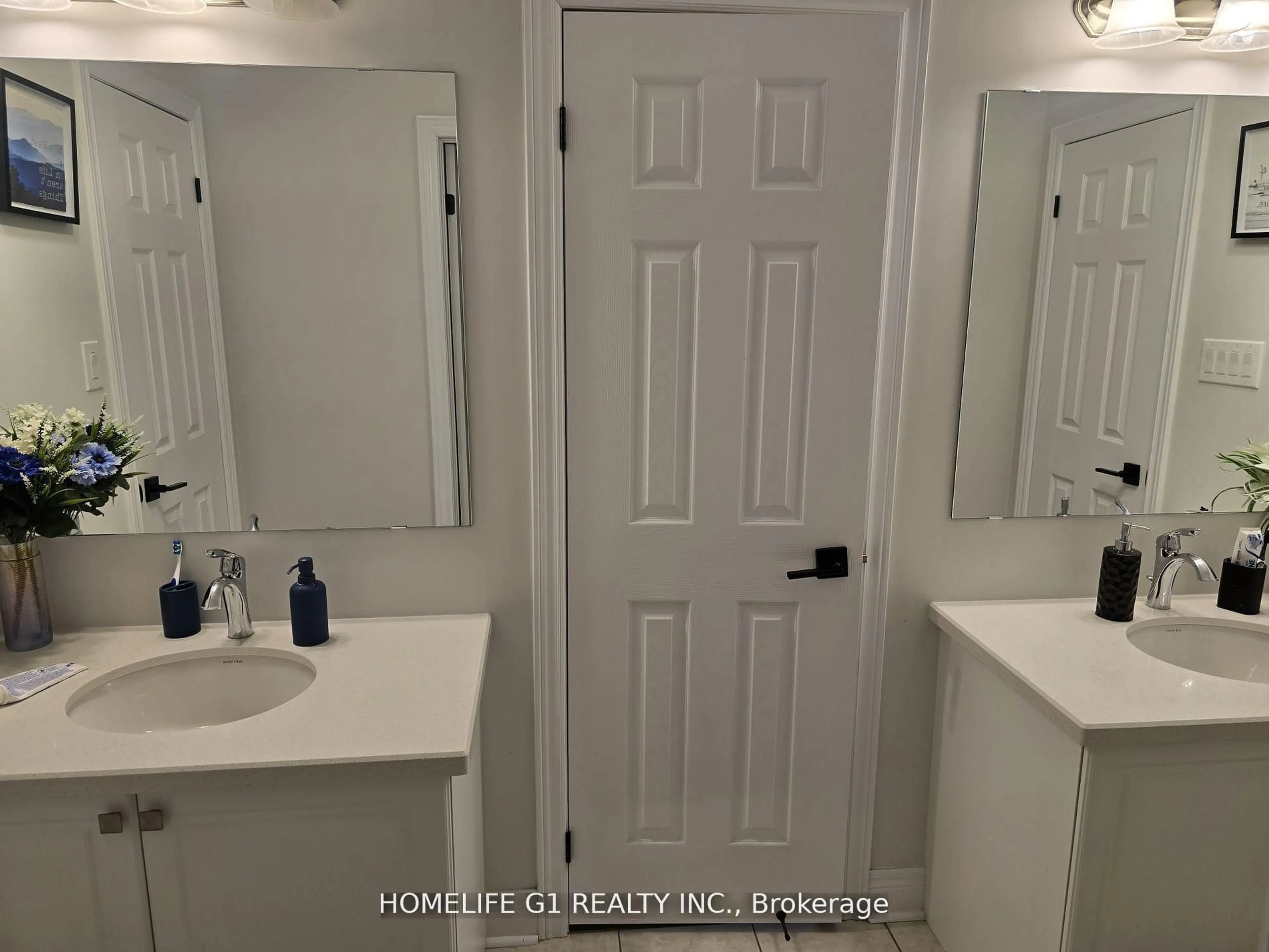 Standard bathroom, ceramic/tile floor for 32 Branigan Cres, Halton Hills Ontario L7G 0N1