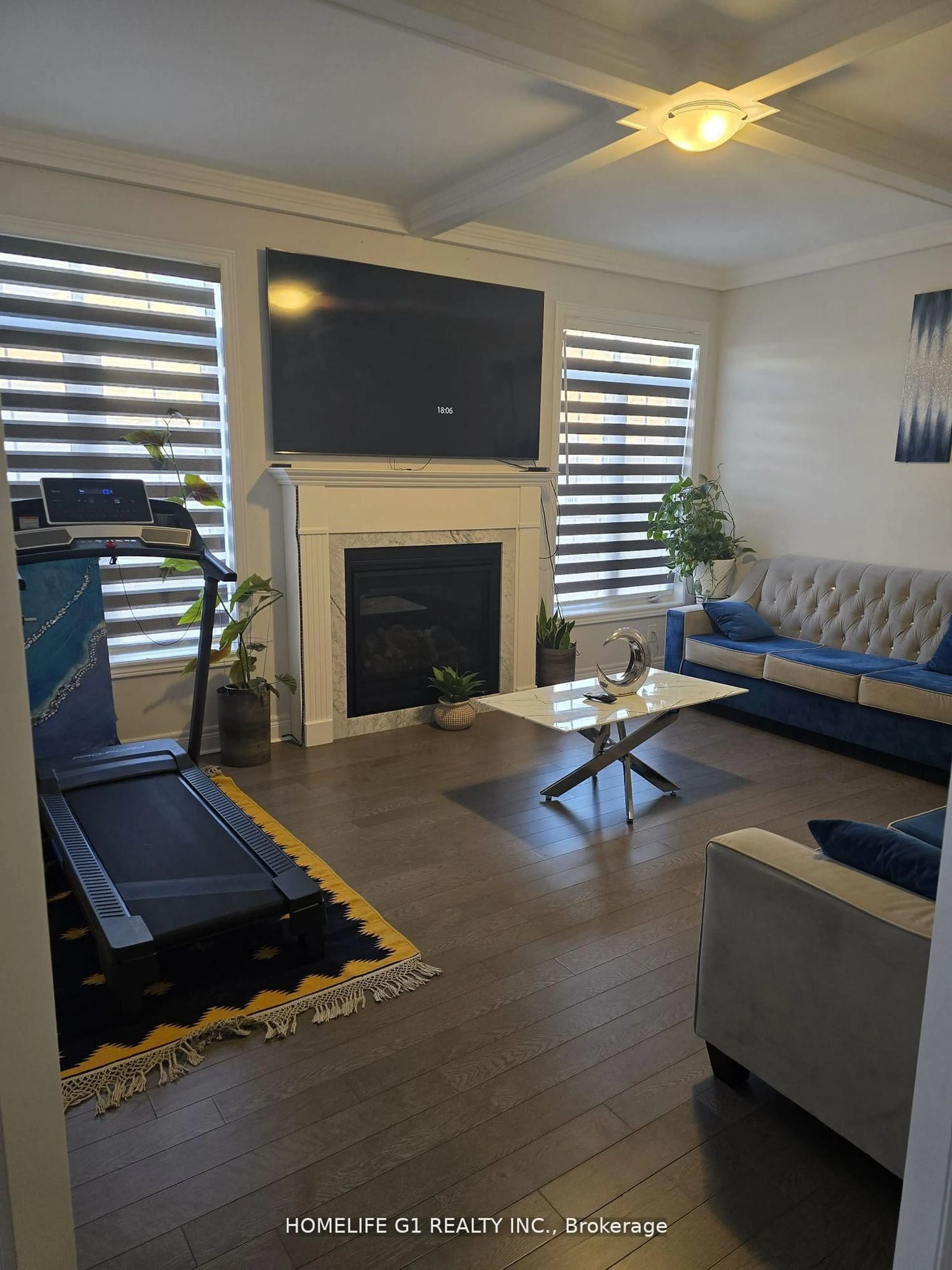 Living room with furniture, wood/laminate floor for 32 Branigan Cres, Halton Hills Ontario L7G 0N1