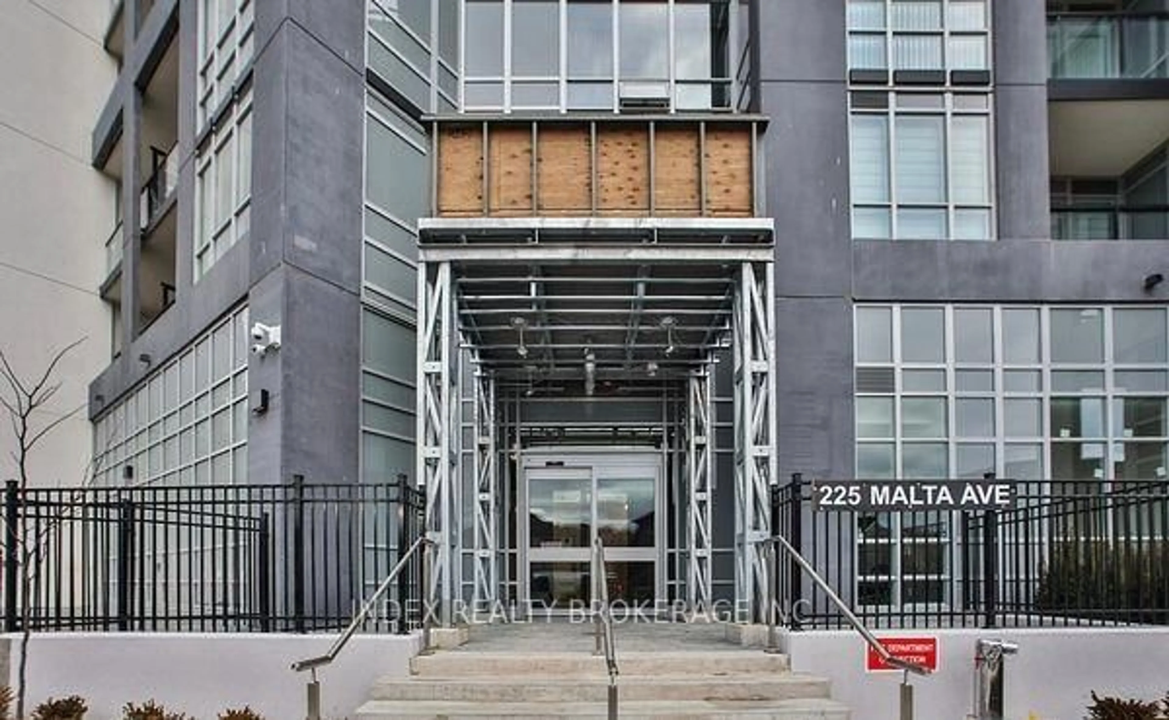 Indoor foyer for 225 Malta Ave #302, Brampton Ontario L6Y 6L6