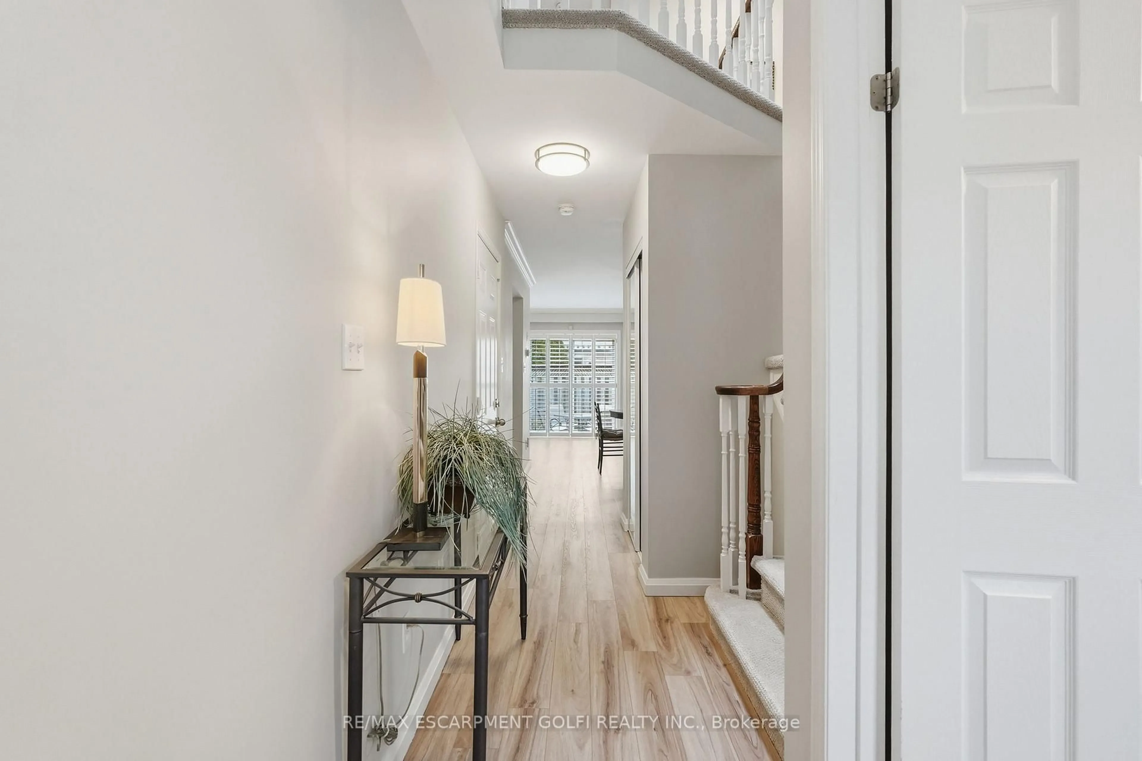 Indoor entryway for 3333 NEW St #103, Burlington Ontario L7N 1N1