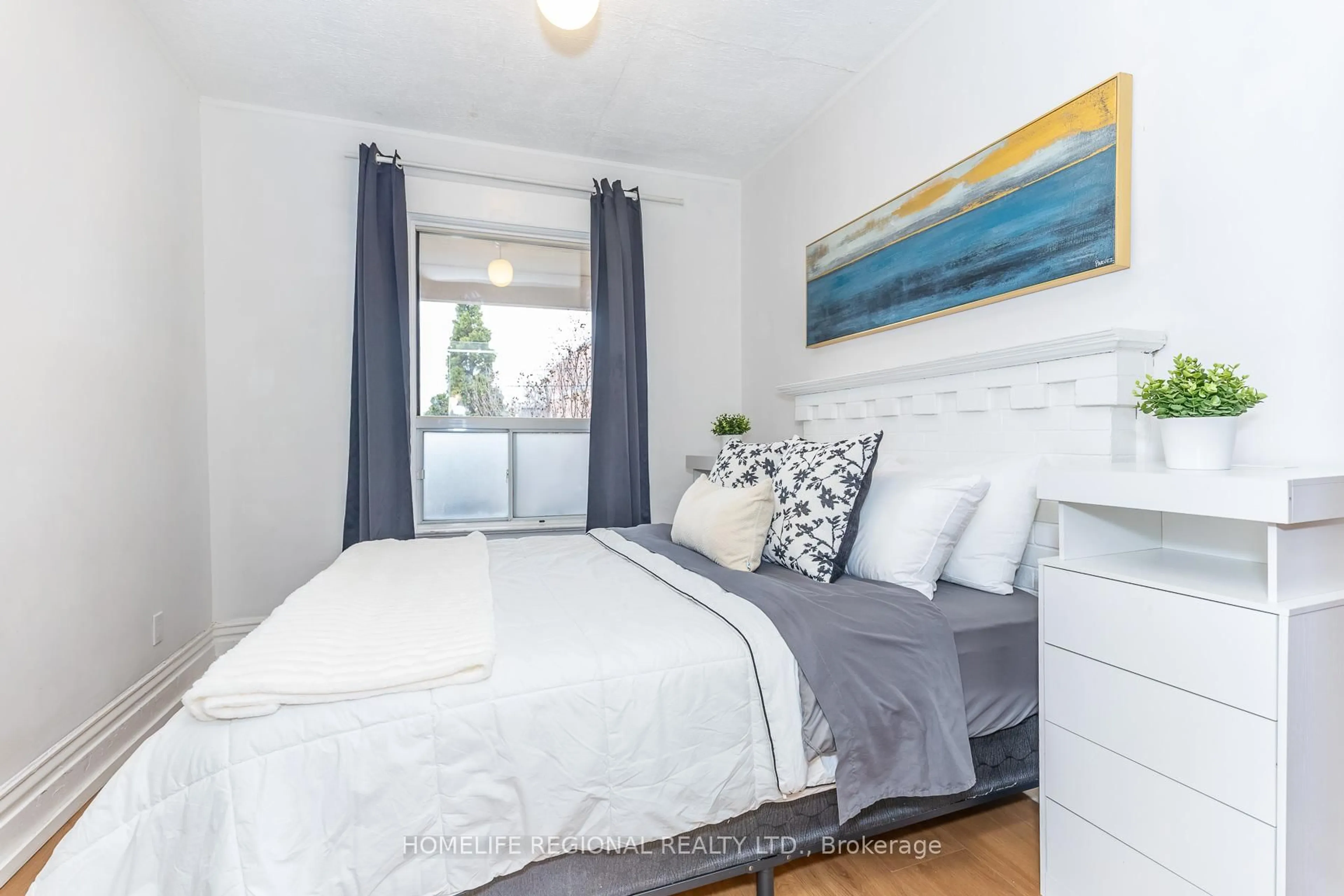 Bedroom with bed, unknown for 2378 St Clair Ave, Toronto Ontario M6N 1K8