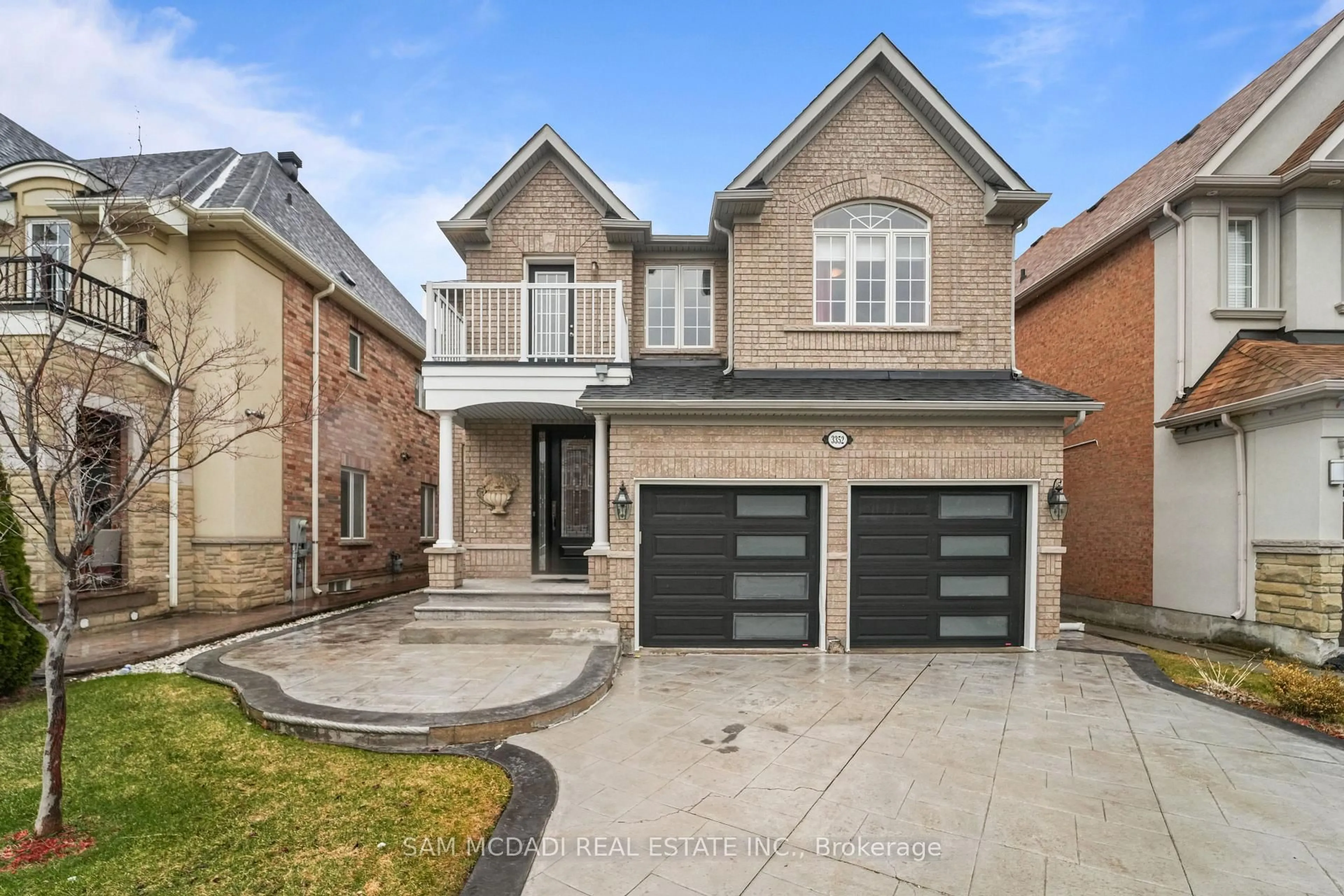 Home with brick exterior material, street for 3352 Erin Centre Blvd, Mississauga Ontario L5M 8C3
