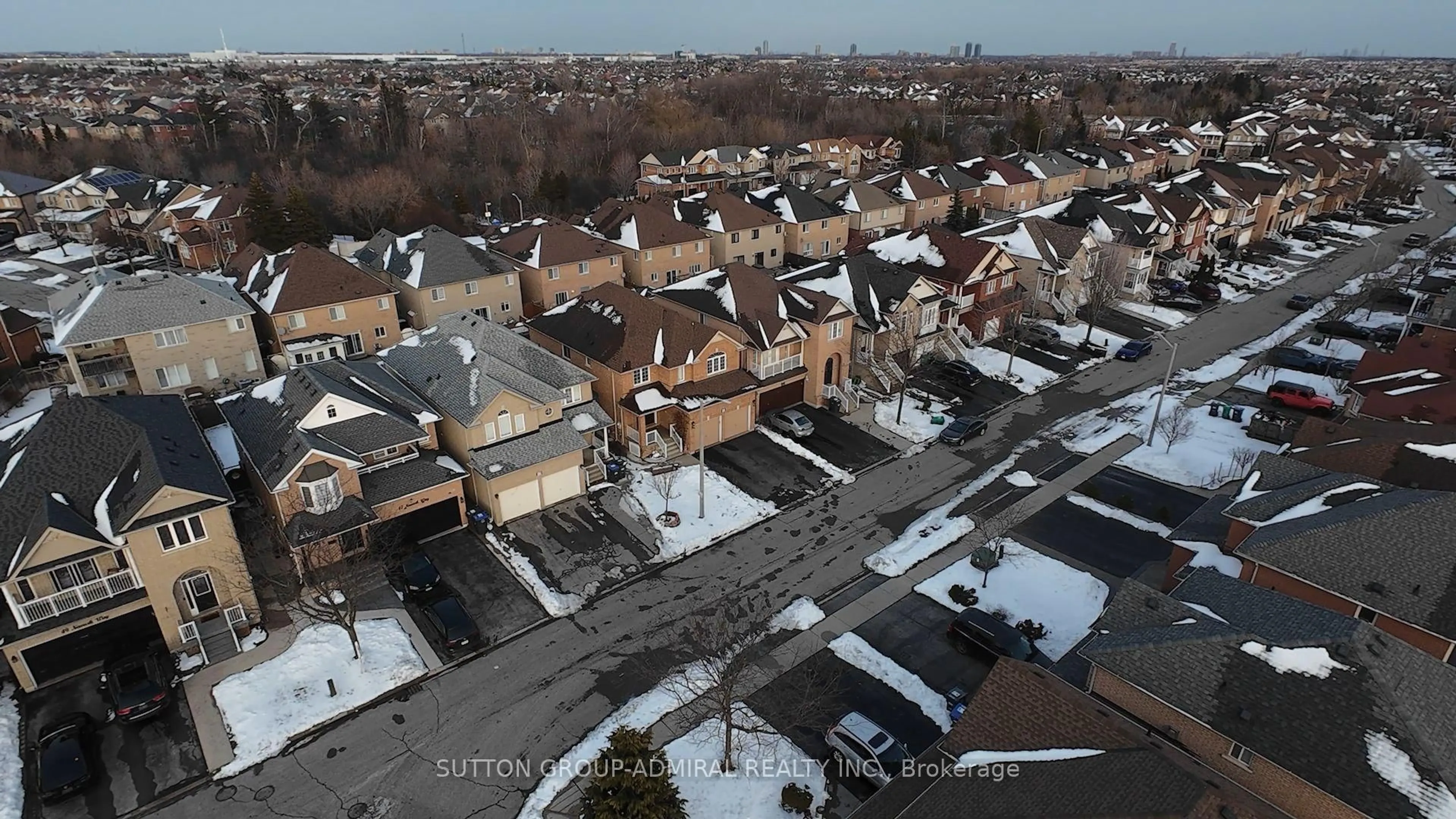 A pic from outside/outdoor area/front of a property/back of a property/a pic from drone, city buildings view from balcony for 43 Newark Way, Brampton Ontario L7A 2W8