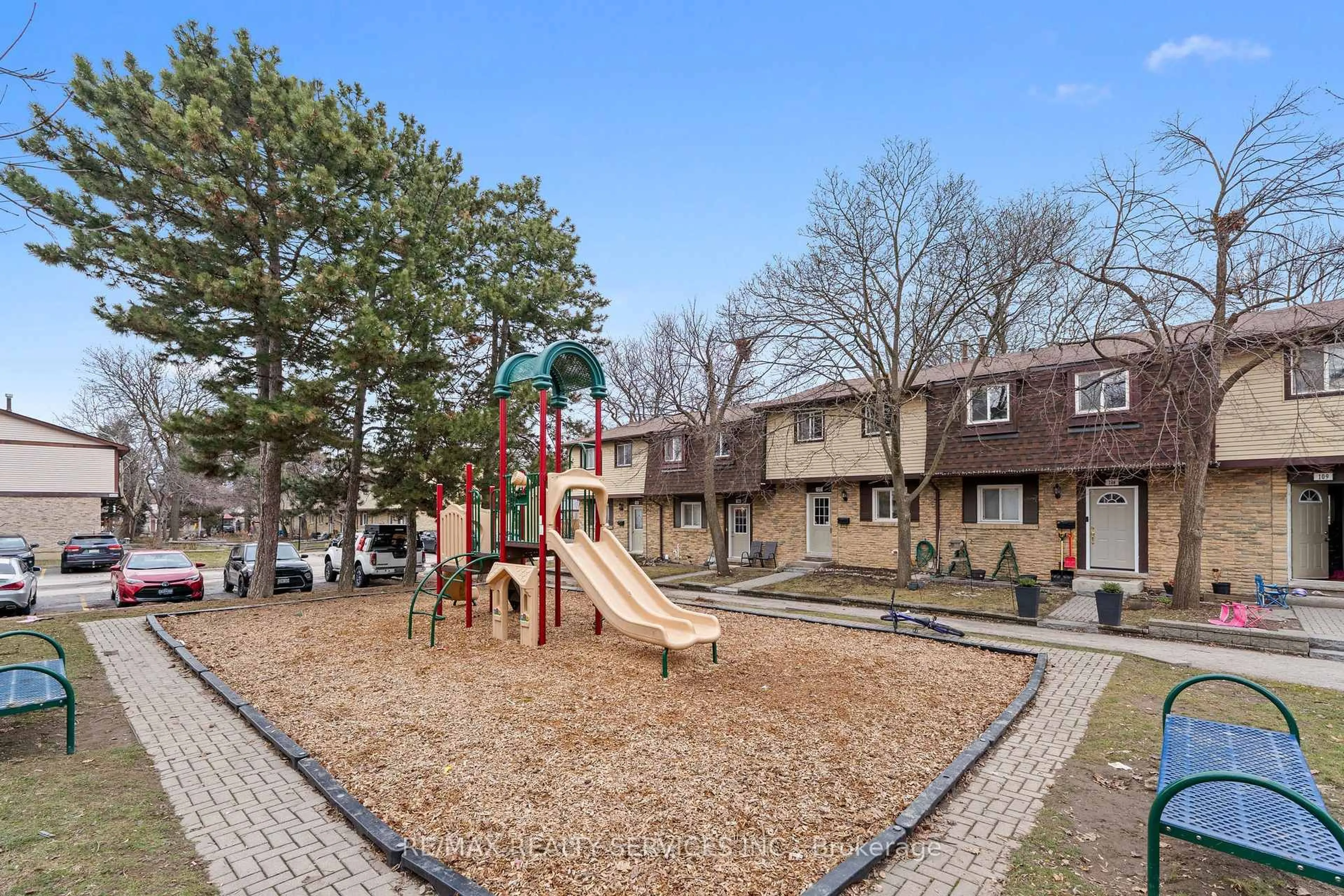 Patio, street for 45 Hansen Rd #107, Brampton Ontario L6V 3P6