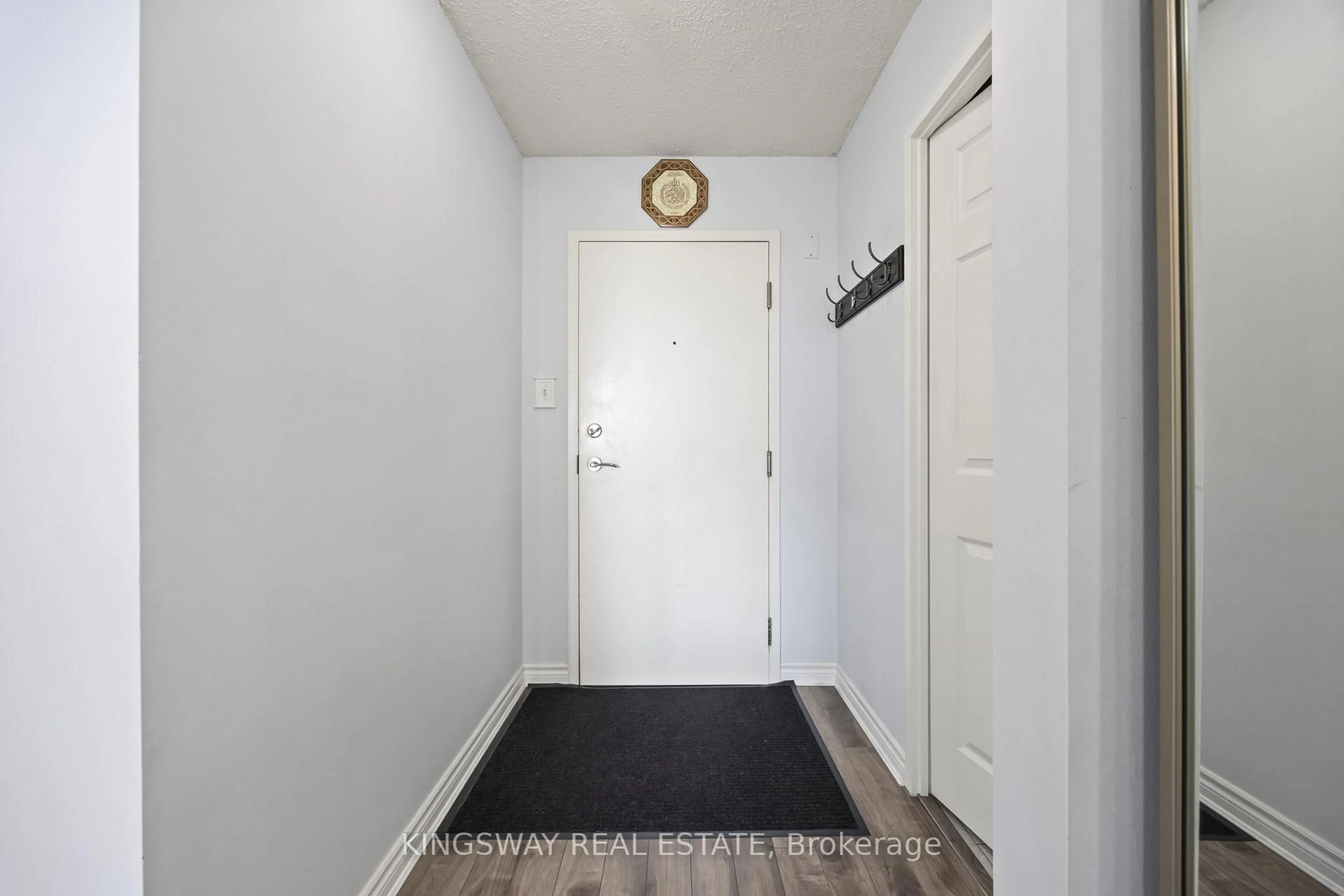 Indoor entryway for 12 Laurelcrest St #507, Brampton Ontario L6S 5Y4