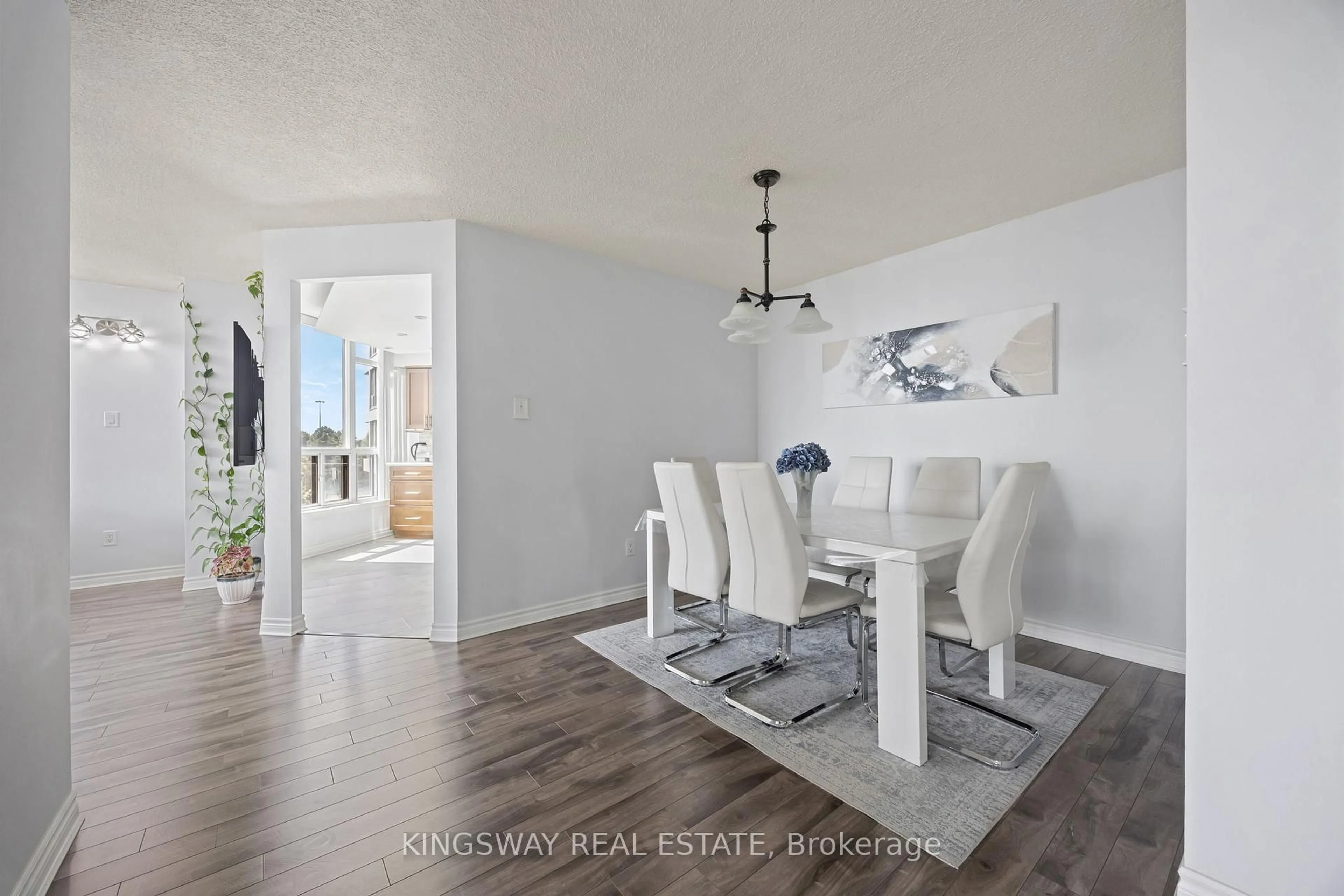 Dining room, wood/laminate floor for 12 Laurelcrest St #507, Brampton Ontario L6S 5Y4