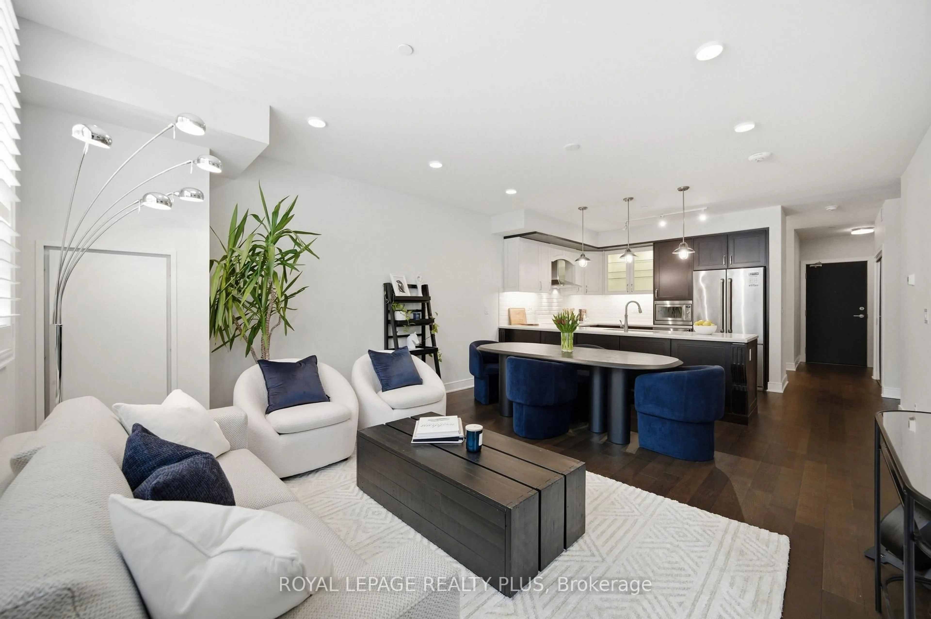 Open concept kitchen, unknown for 1575 Lakeshore Rd #117, Mississauga Ontario L5J 0B1