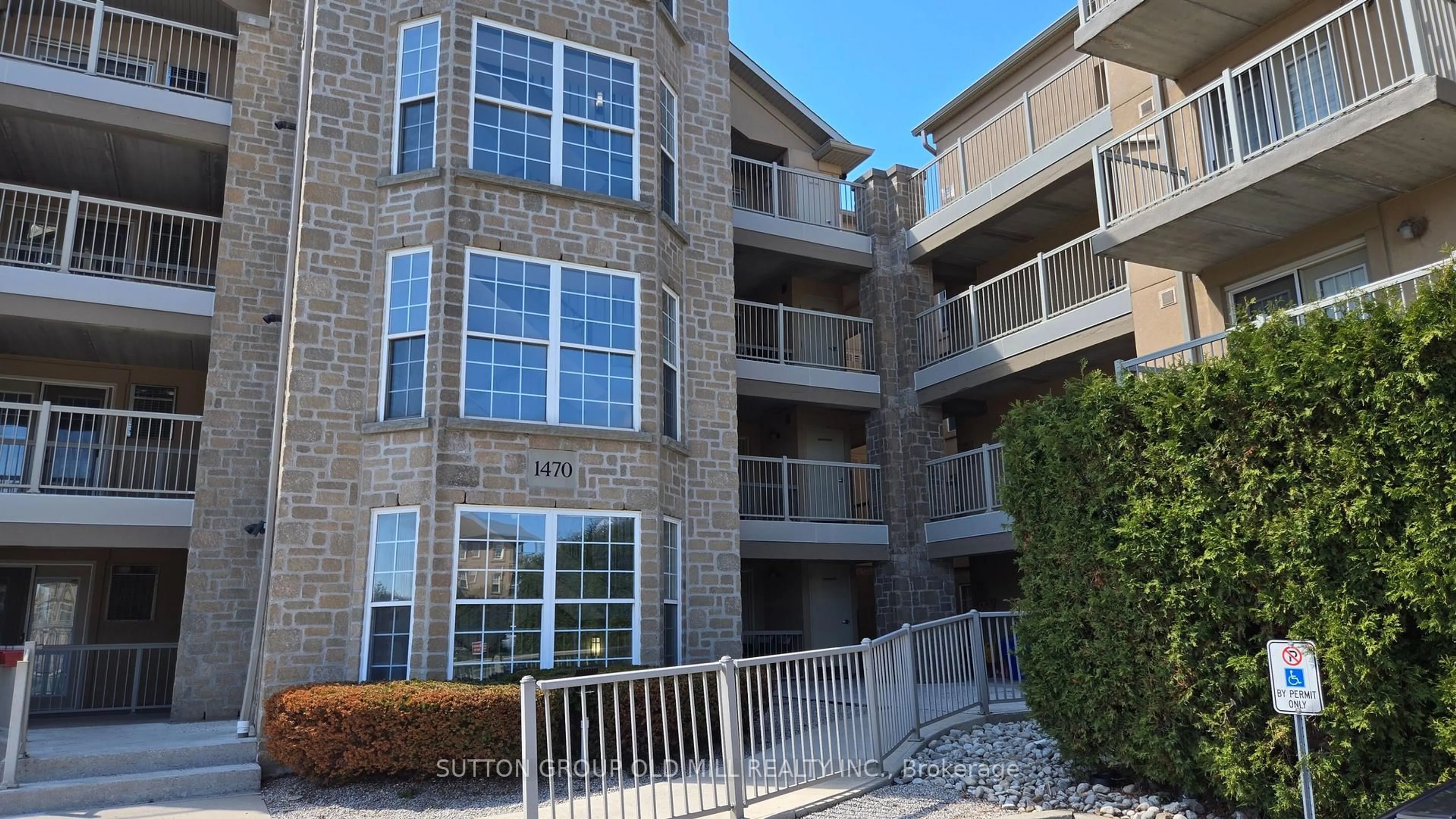 Patio, building for 1470 Bishops Gate #208, Oakville Ontario L6M 4N2