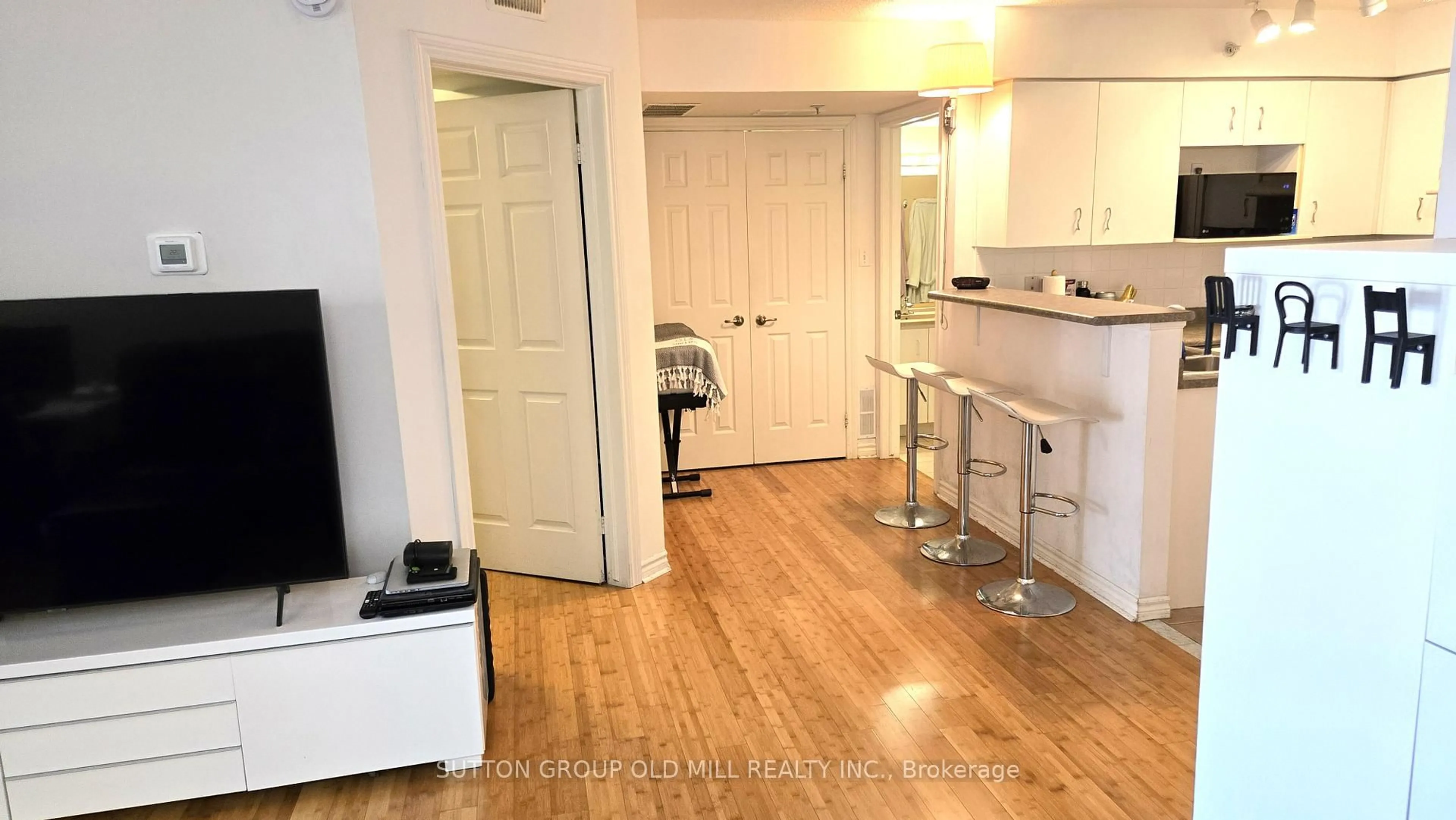 A pic of a room for 1470 Bishops Gate #208, Oakville Ontario L6M 4N2