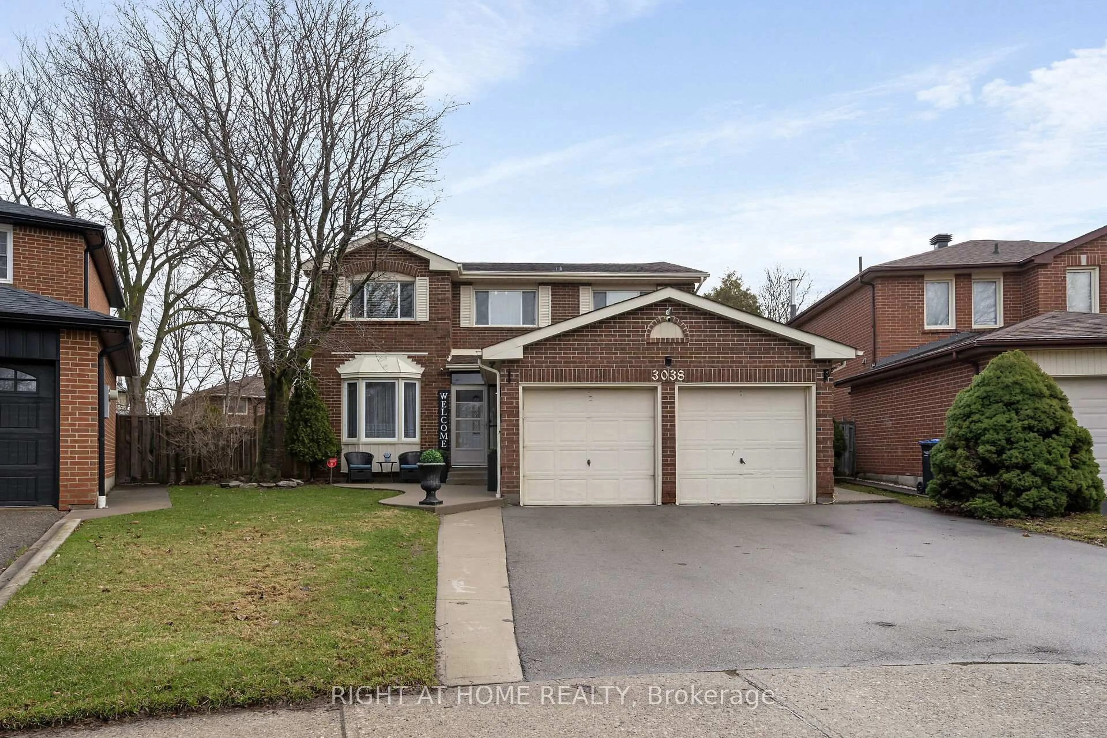 Home with brick exterior material, street for 3038 Hillis Crt, Mississauga Ontario L5N 5A4