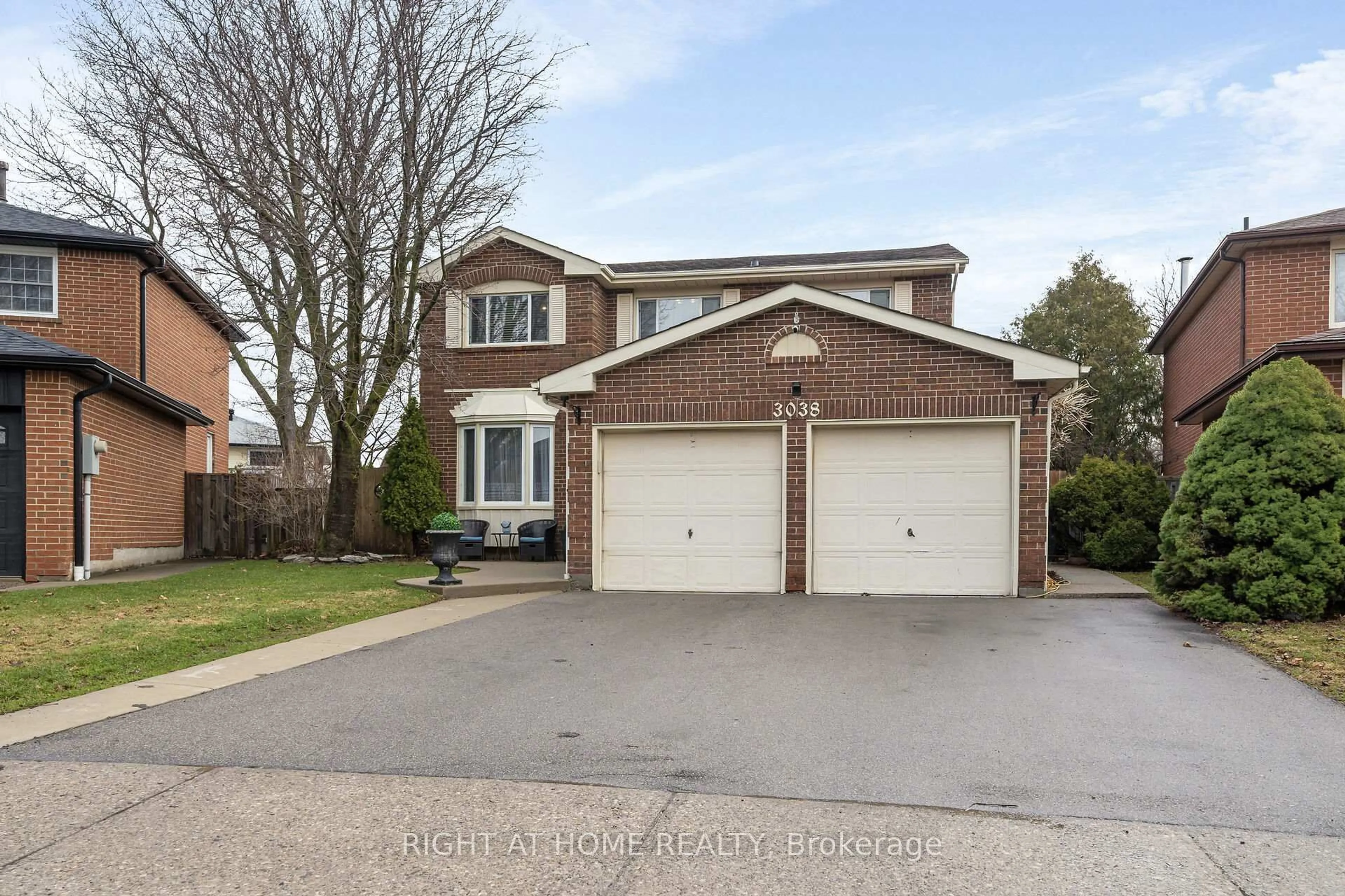 Home with brick exterior material, street for 3038 Hillis Crt, Mississauga Ontario L5N 5A4