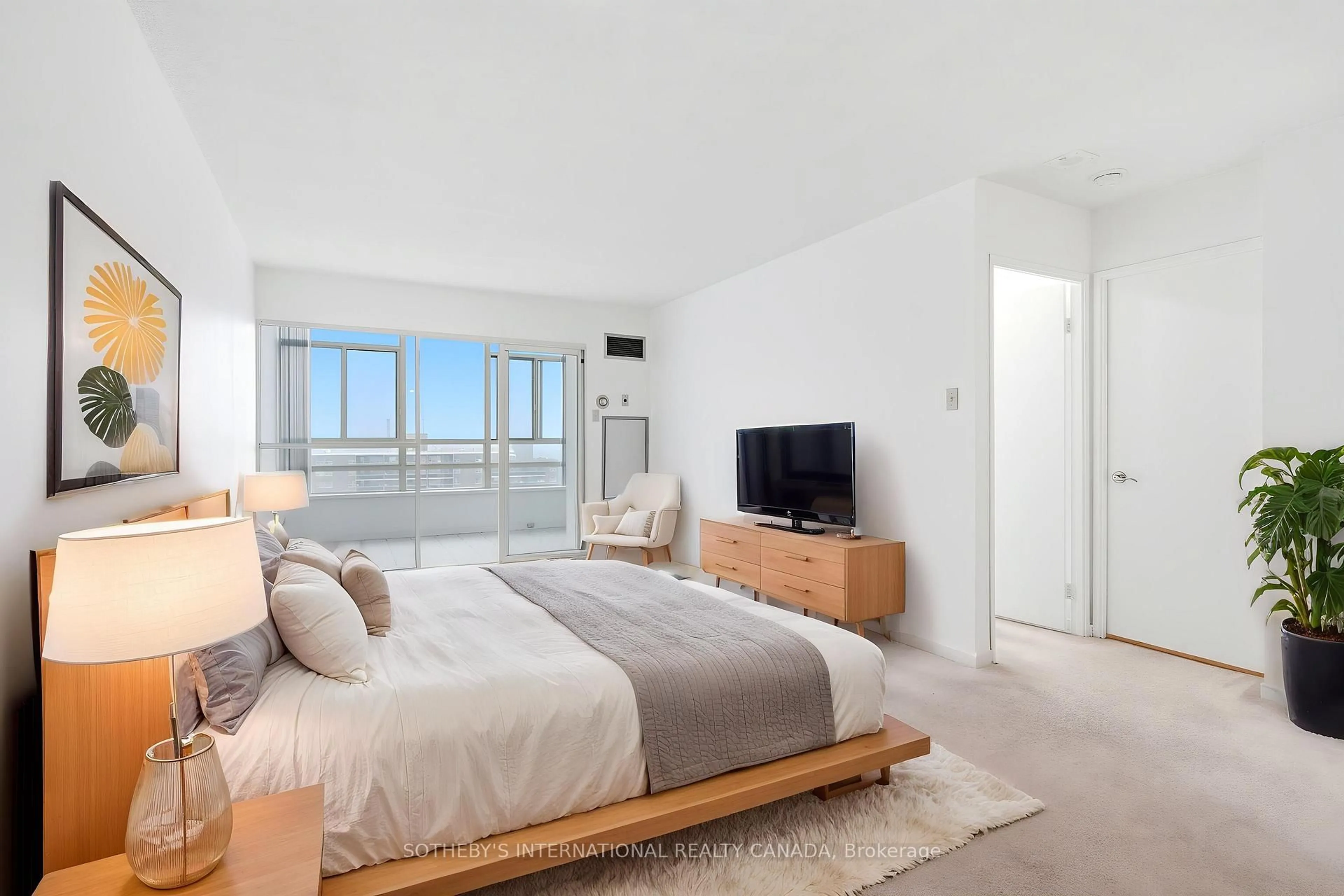 Bedroom with bed, unknown for 75 King St #1609, Mississauga Ontario L5A 4G5