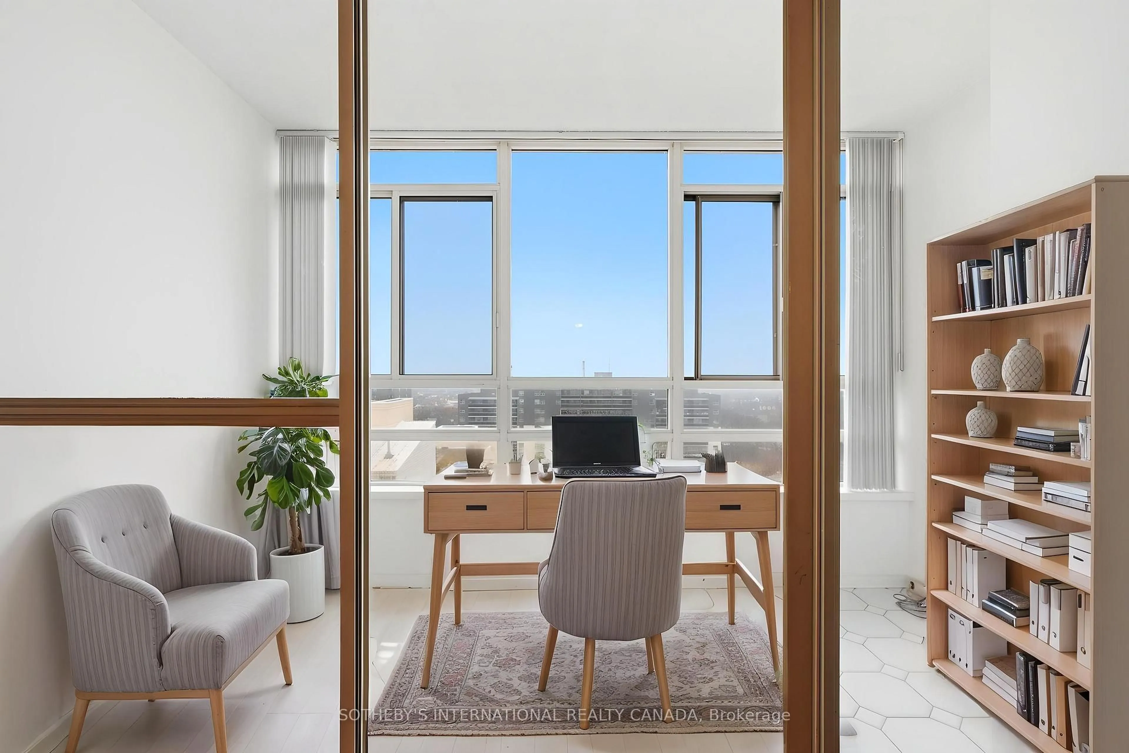 A pic of a room for 75 King St #1609, Mississauga Ontario L5A 4G5