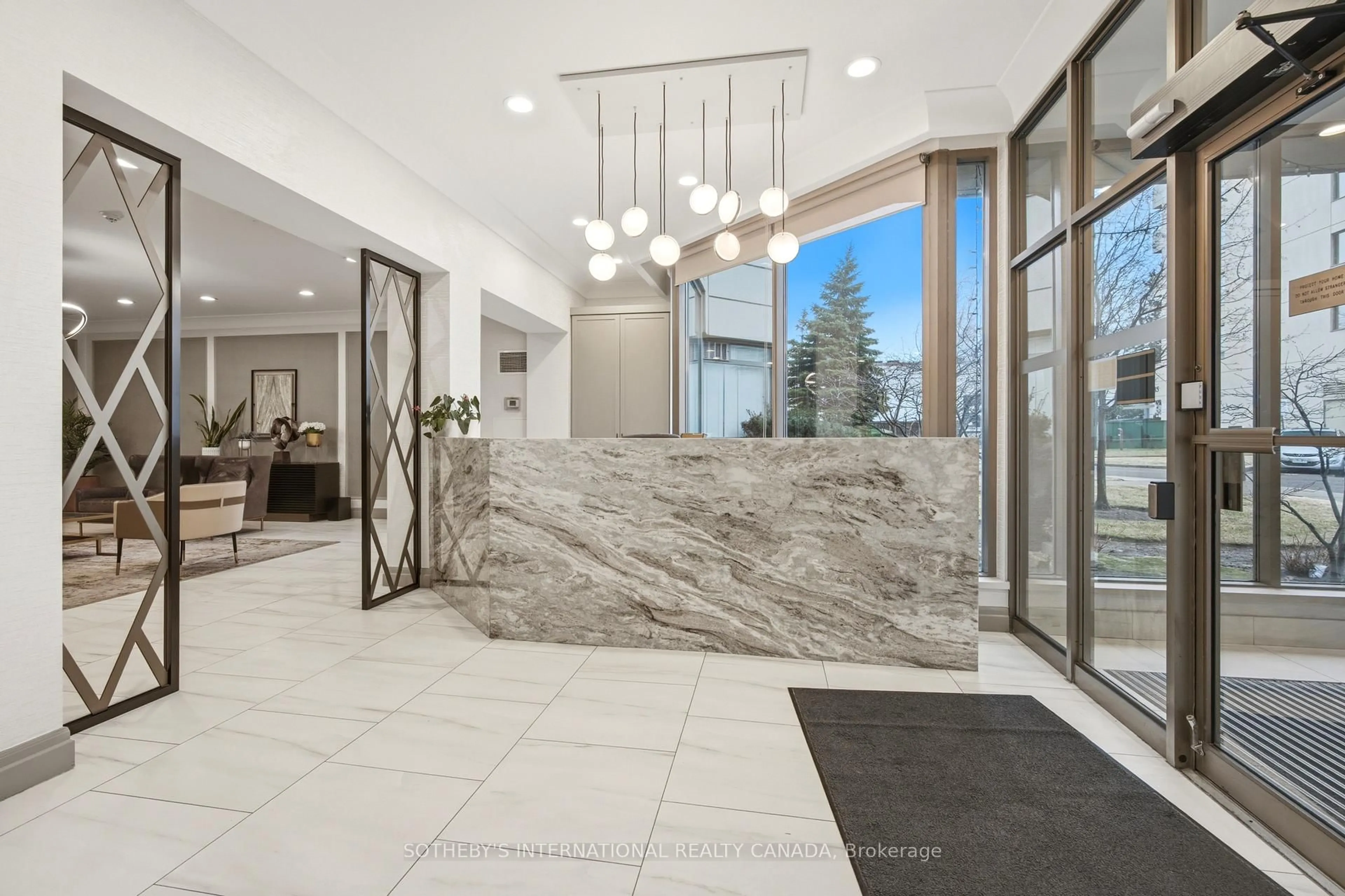 Indoor foyer for 75 King St #1703, Mississauga Ontario L5A 4G5