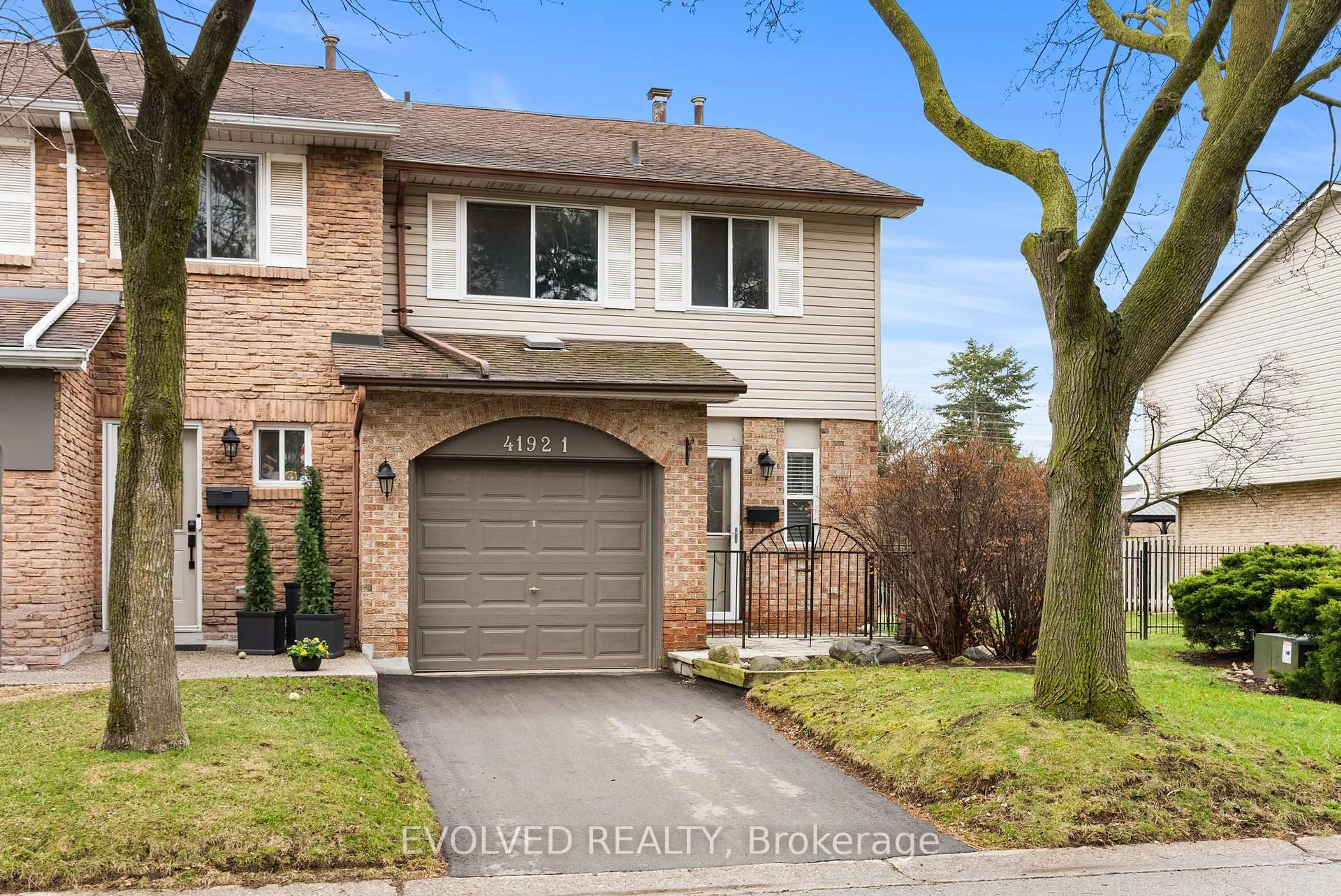Home with brick exterior material, street for 4192 Longmoor Dr #1, Burlington Ontario L7L 5E3