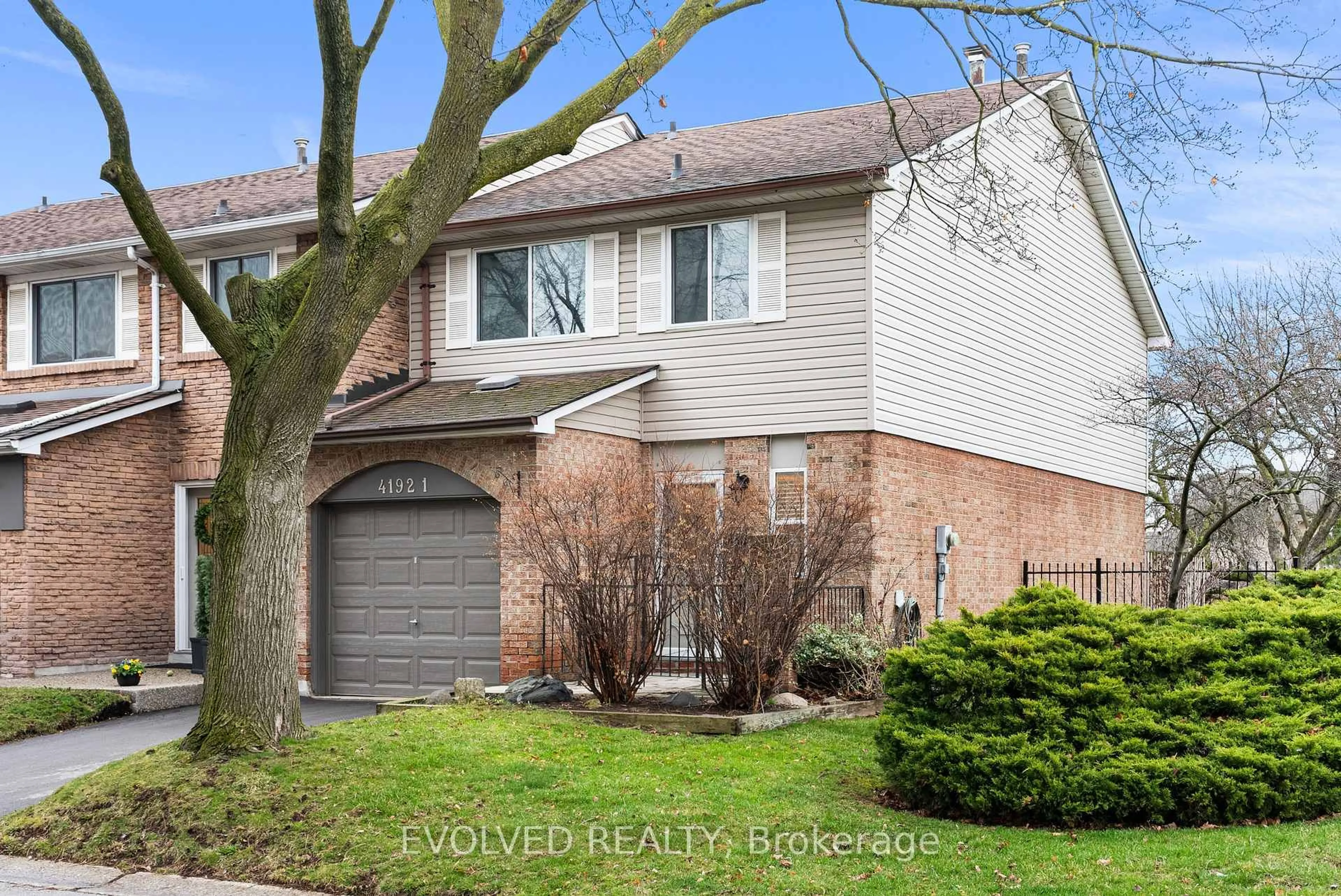 Home with brick exterior material, street for 4192 Longmoor Dr #1, Burlington Ontario L7L 5E3