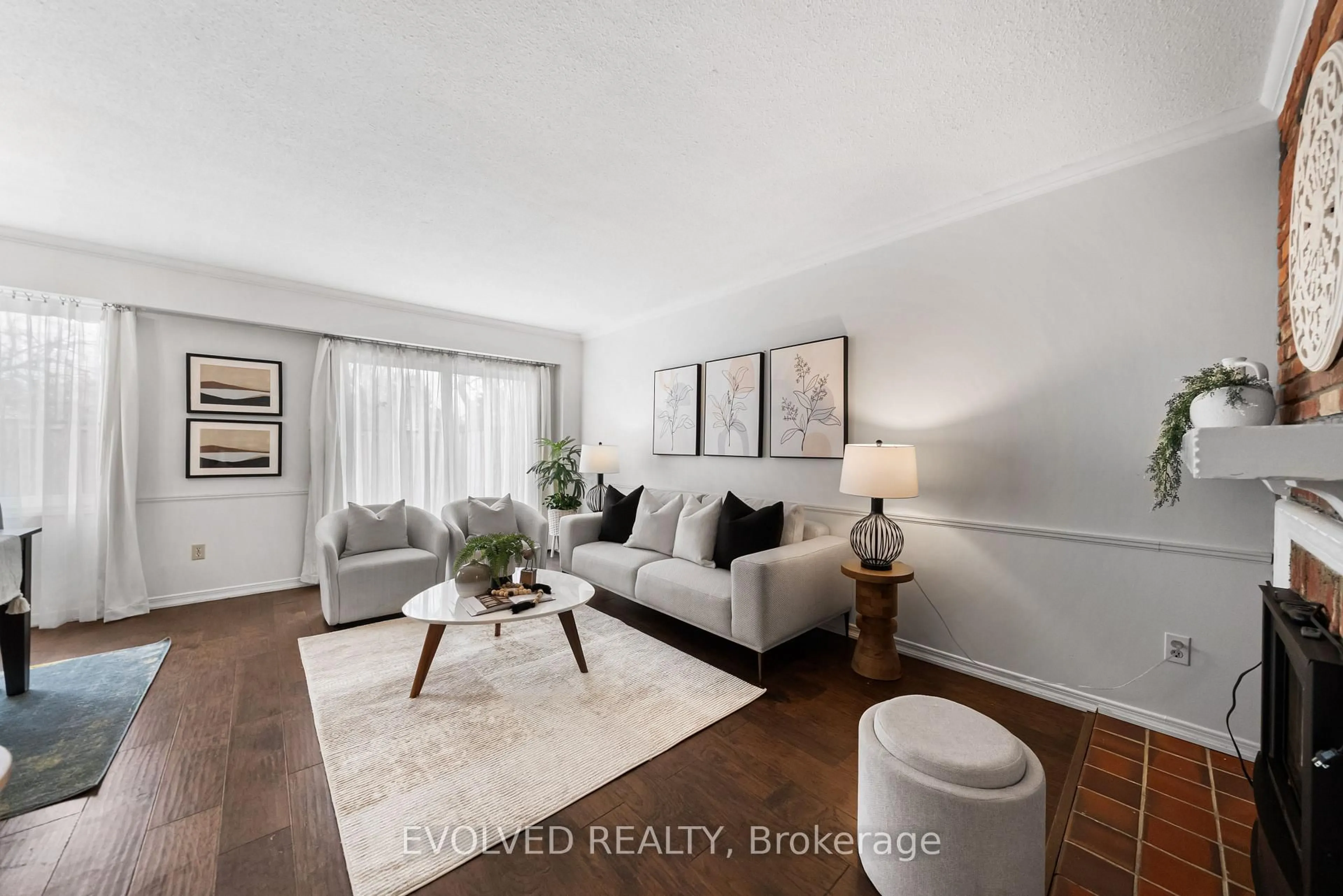 Living room with furniture, unknown for 4192 Longmoor Dr #1, Burlington Ontario L7L 5E3